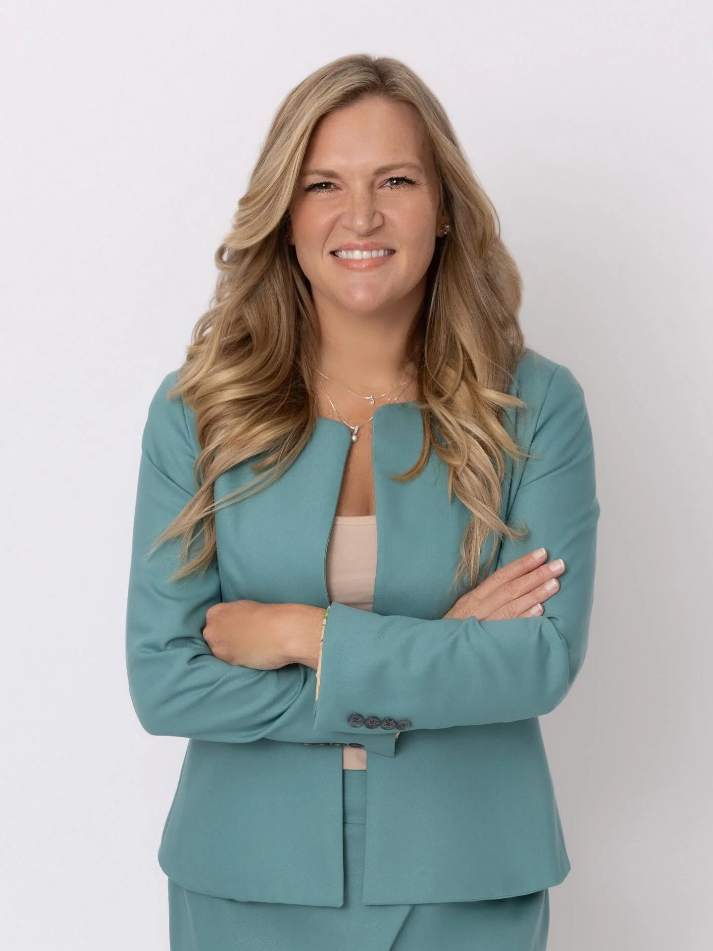 Happy Birthday to @balancedbrief host @christinemrudy 🎉🥳🎁
.
New Year = New Headshot 
&bull;
📸 @ashleyballphotography