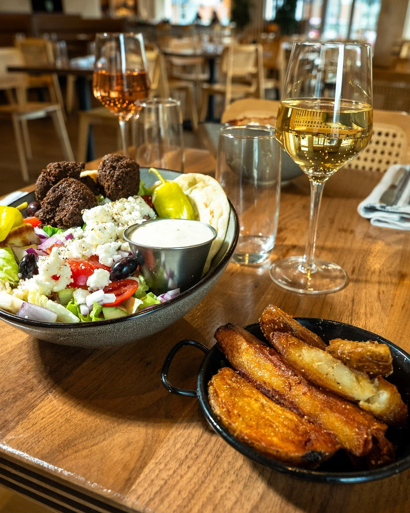Lunch time views 😍 Falafel Pita Bowl on a bed of Baltimore Greek Salad and a side of Fries! 🥙

⏰Open for LUNCH &amp; DINNER Tuesday-Sunday
📍8171 Maple Lawn Blvd #170, Fulton, MD 20759

#howardcountyeats #authenticgreek #hocodining #tasteofcyprus #