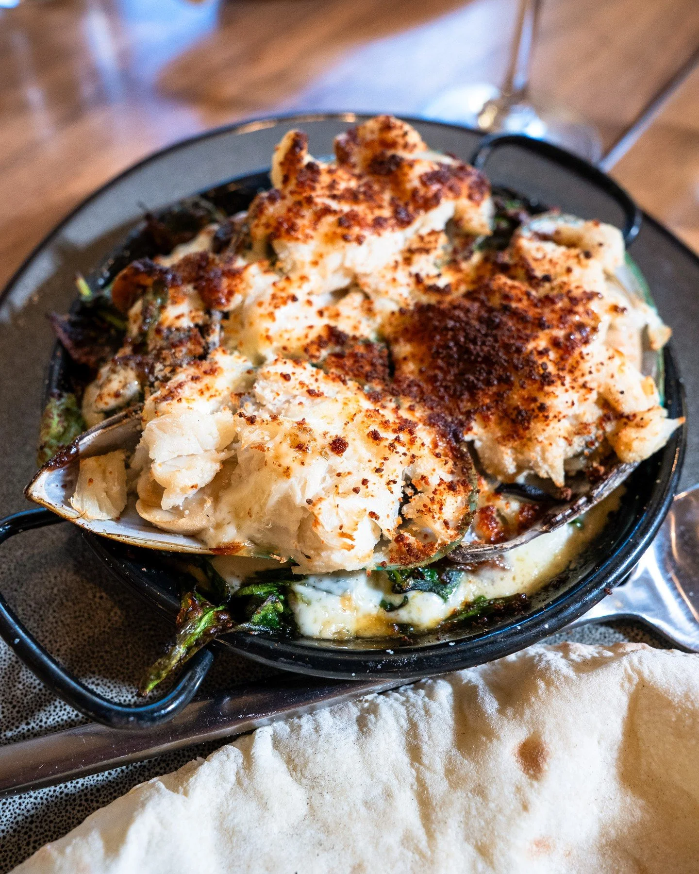 A decadent twist on a classic: Mussels Rockefeller loaded with blue crab, silky ouzo sauce, and spinach, served with our hand-crafted pita. Mediterranean indulgence at its best 🥘

#howardcountyeats #authenticgreek #hocodining #tasteofcyprus #greekfo