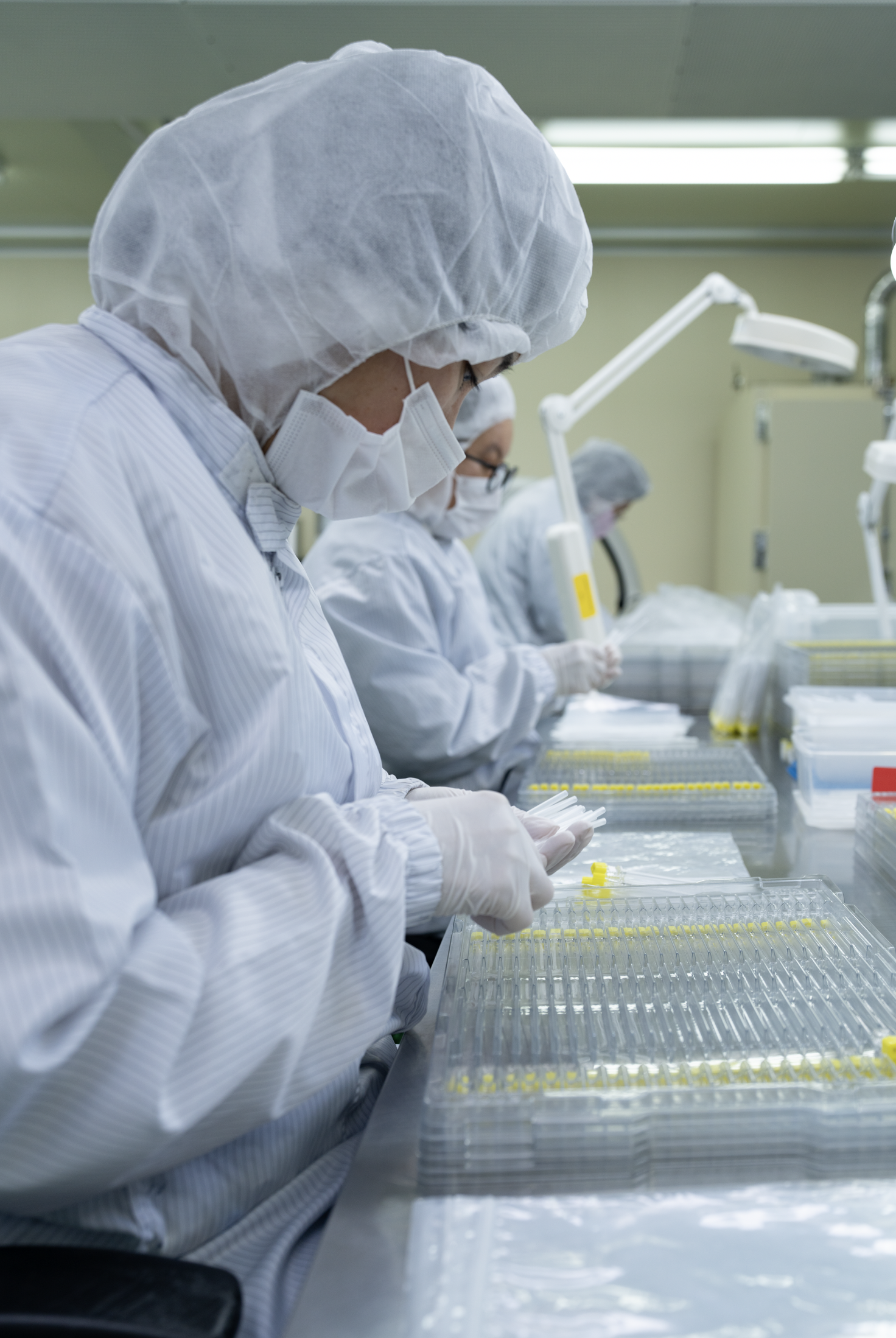 ISO Class 7 and Class 8 cleanroom assembly environment supporting medical device manufacturing, needle assembly, and catheter delivery system production.