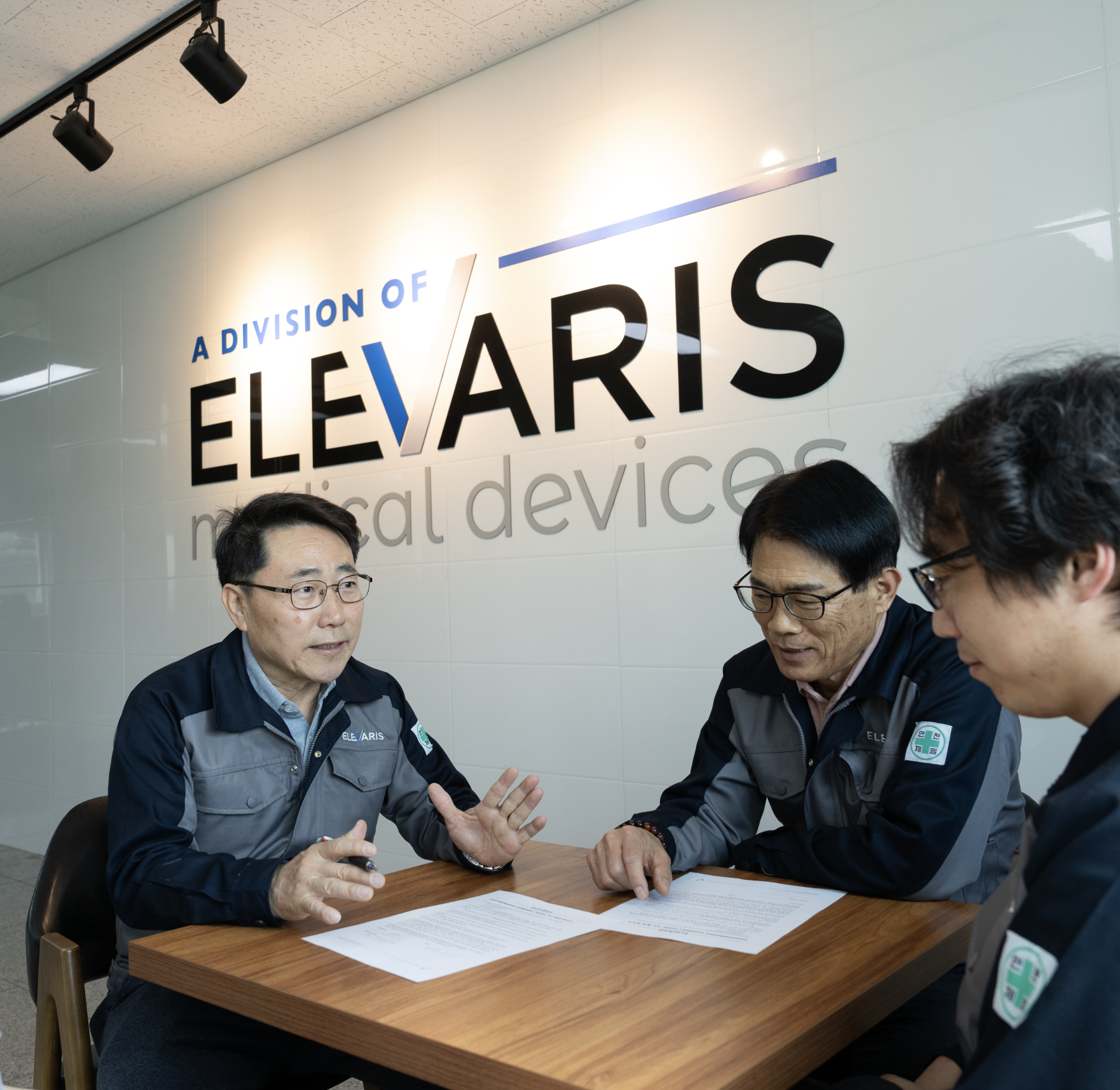 Elevaris engineering team collaborating on medical device product development and manufacturing requirements.