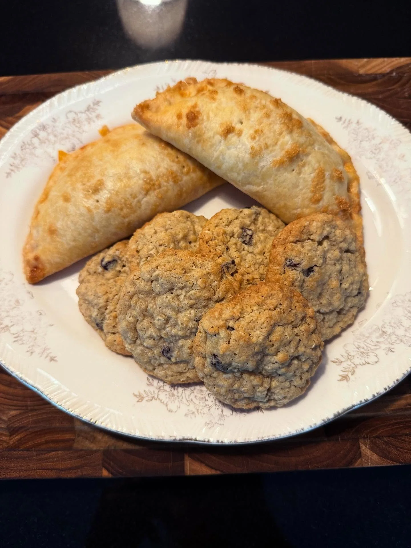 With fall just around the corner and the weather cooling down, the time for carbs is now! 

September order pick up and delivery dates have been added. Check it out and place your order now at www.ladybread-baking.com.