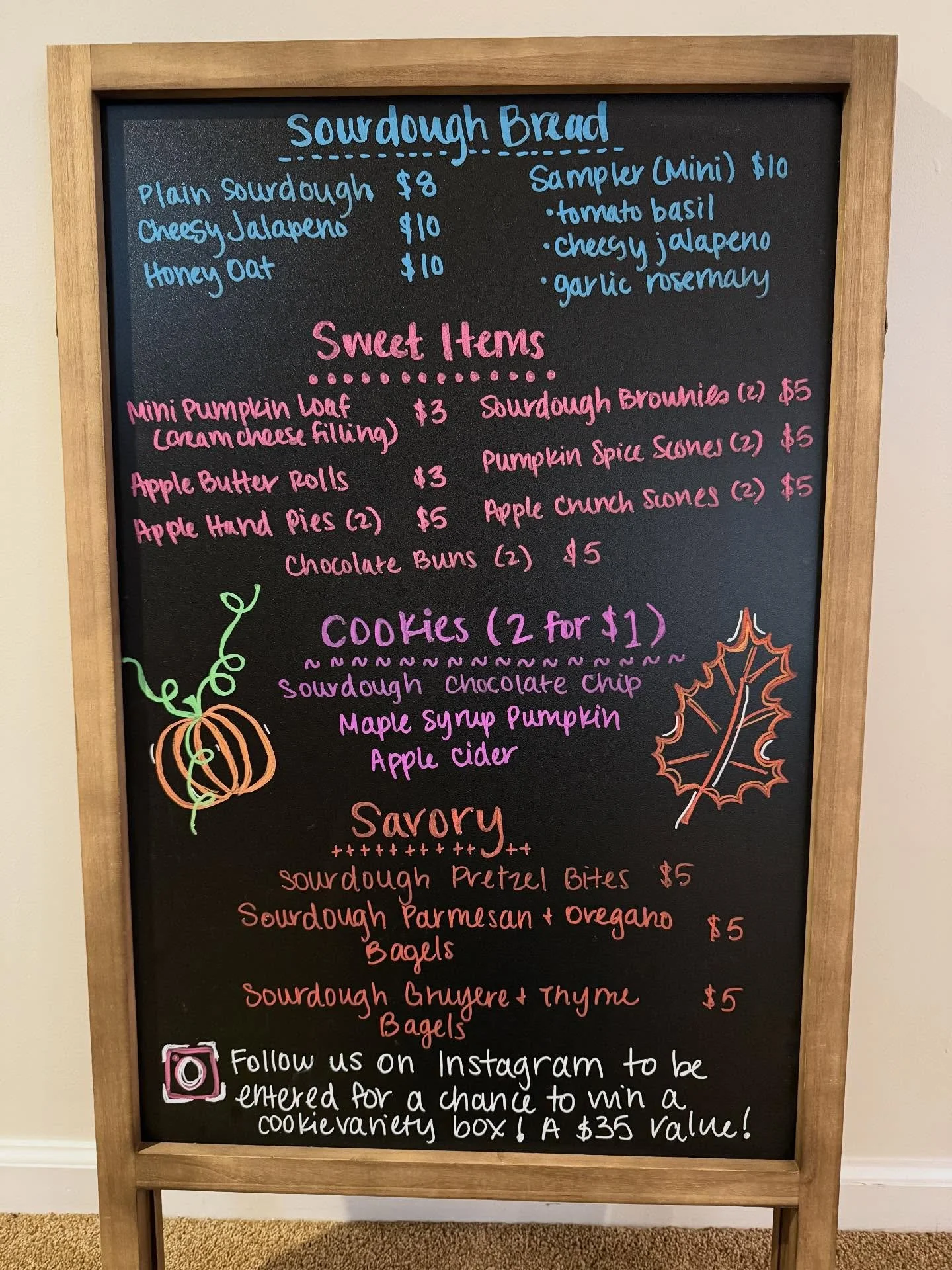 We are gearing up for another St. Charles Farmers&rsquo; Market! I will be rolling out some new fall treats: Apple Crunch Scones, Mini Pumpkin Bread, Apple Butter Rolls, and Honey Oat Sourdough Loaves. 

Plan to swing by on Saturday October 18!