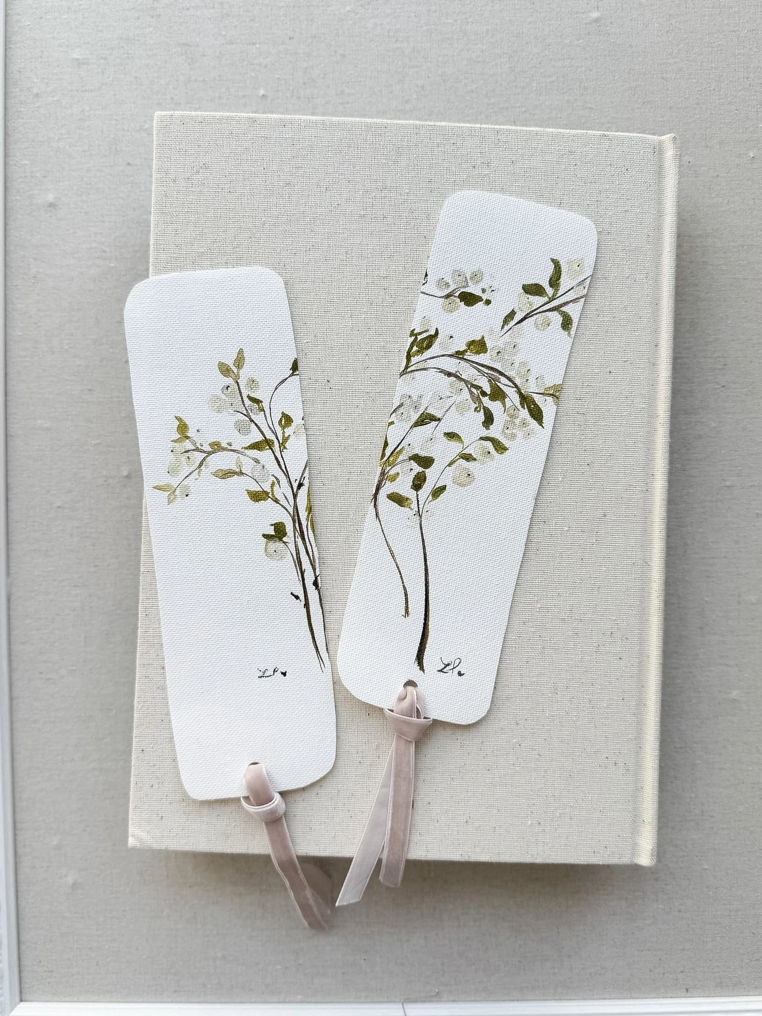 Bookmark white berries.jpg