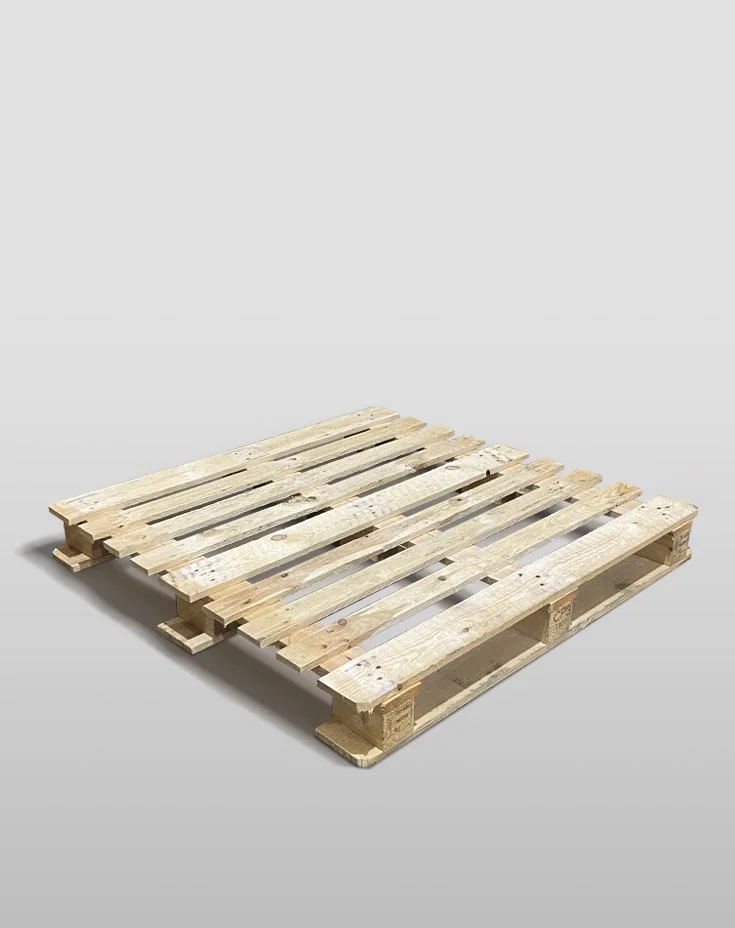 Pallet di legno composta da assi di legno disposte parallelamente