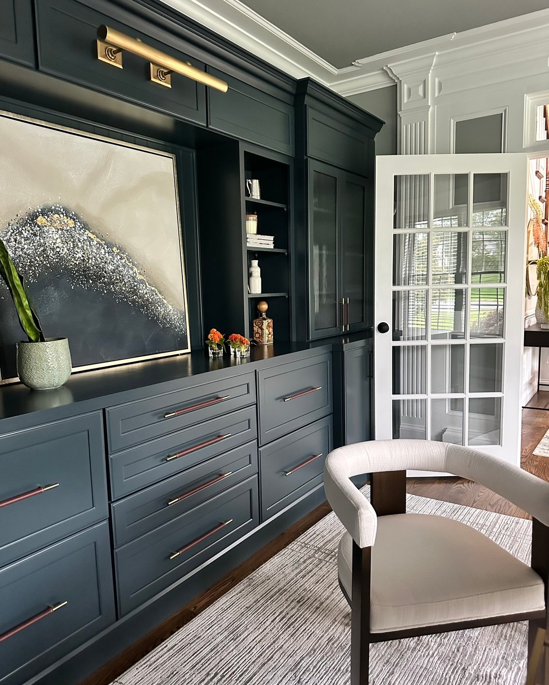 Work week is here&hellip;working from home looks pretty good;)

Design : @thekindreddesigns
Build : Allcrest Construction
Photos : @madorephotography

#homeoffice #workfromhome #office #officedesign #homeofficedesign #home #design #officedesk #office