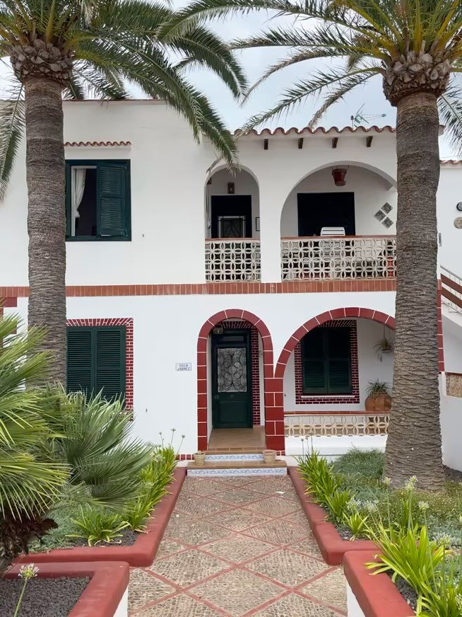 Precious family time. The laptop was shut, notifications were turned off, and I stepped into the present.

Time with family.
Time with nature.
Time with the here and now.

Surrounded by beautiful coves perfect for snorkelling, warm skies, and breatht