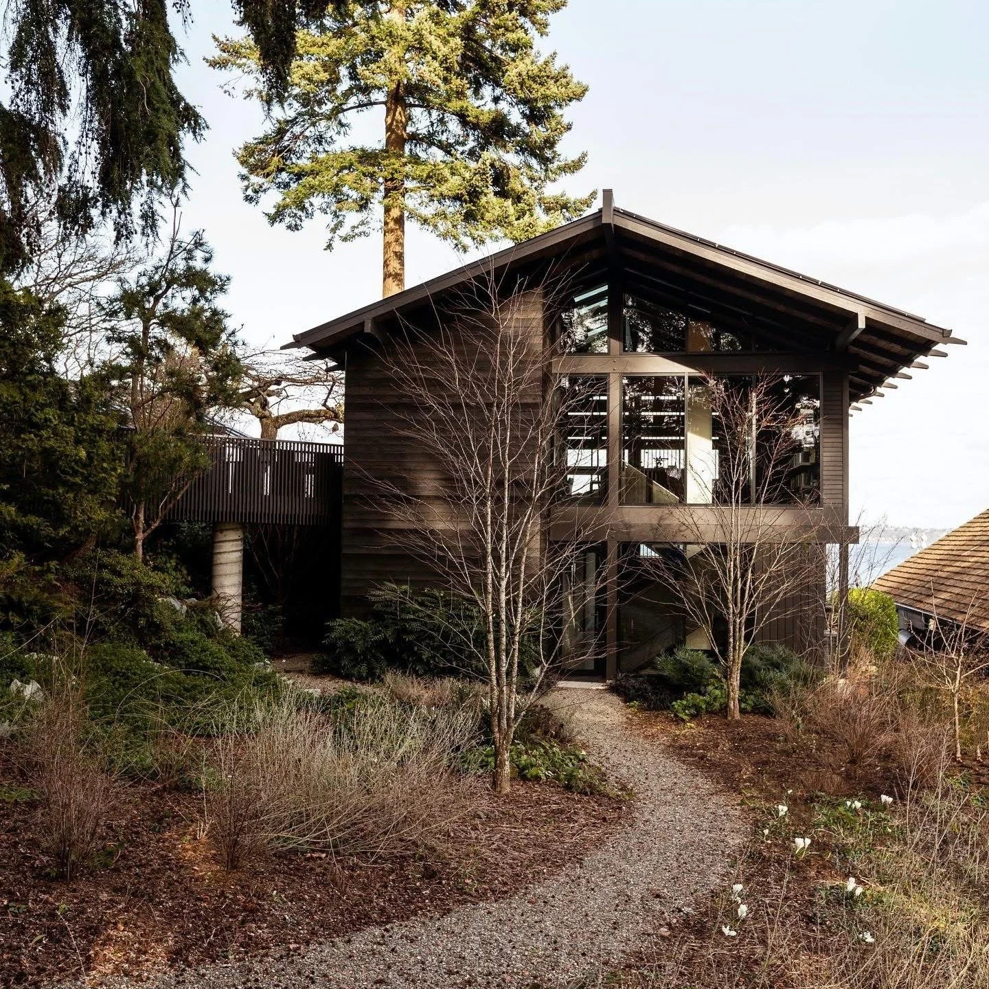 🌿 Meet Loom House the world's first residential renovation to earn Living Building Challenge certification. And a huge inspiration to us all!!

Perched above Puget Sound on Bainbridge Island, WA, this 1960s mid-century gem was transformed into one o