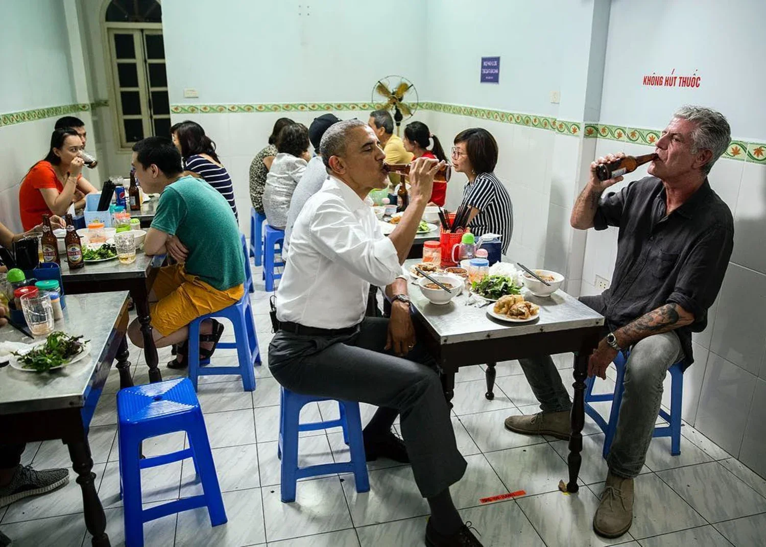 160523-obama-vietnam-beer-jsw.webp