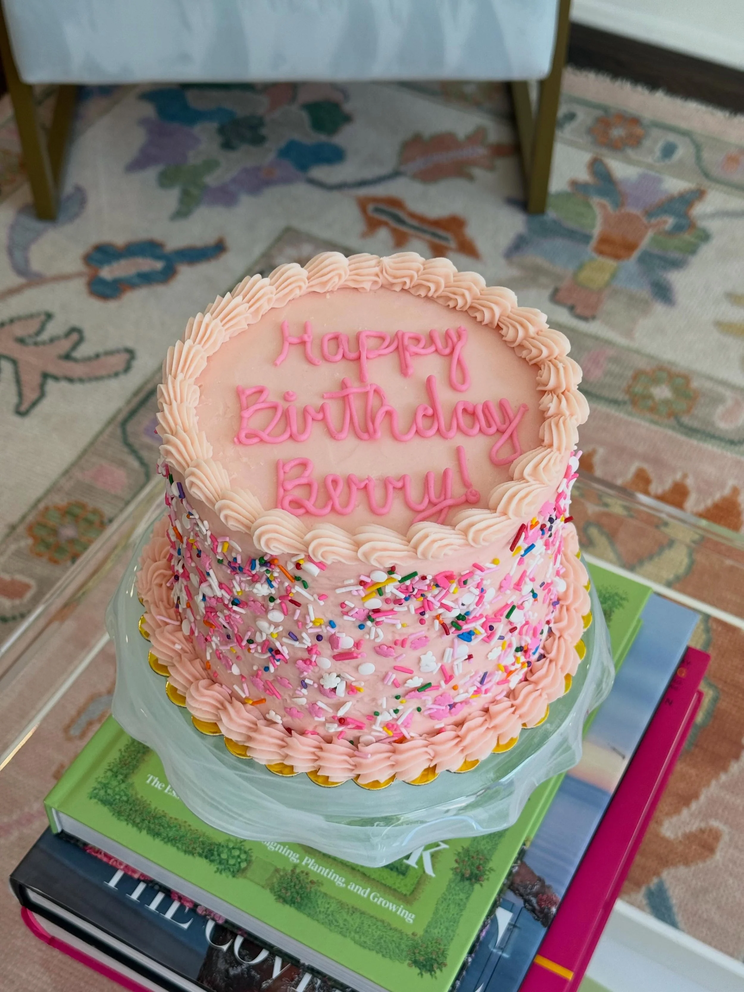 Have a berry good birthday with @marykate.cakes 💕🍓🎂