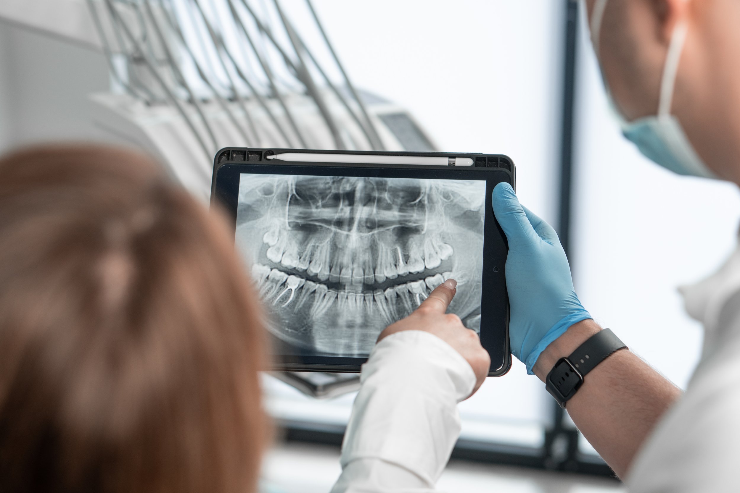 the-dentist-uses-a-tablet-to-visually-explain-the-2024-10-18-05-47-41-utc.jpg
