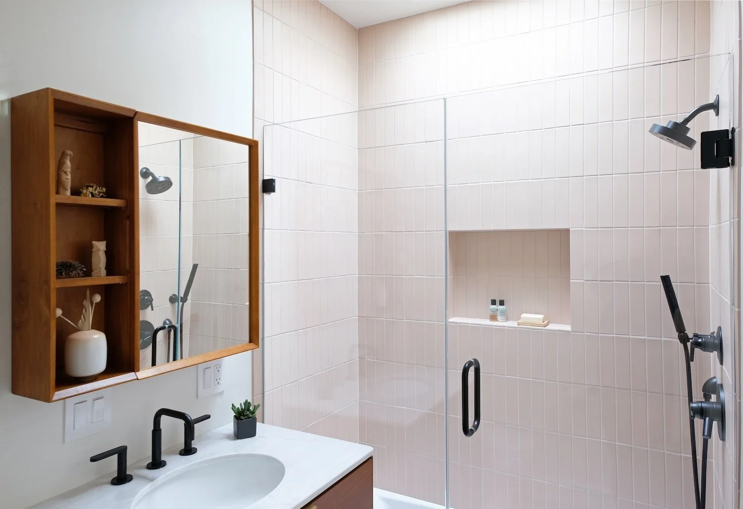 bathroom+with+neutral+vertical+tile+and+dark+bronze+fixtures.jpg