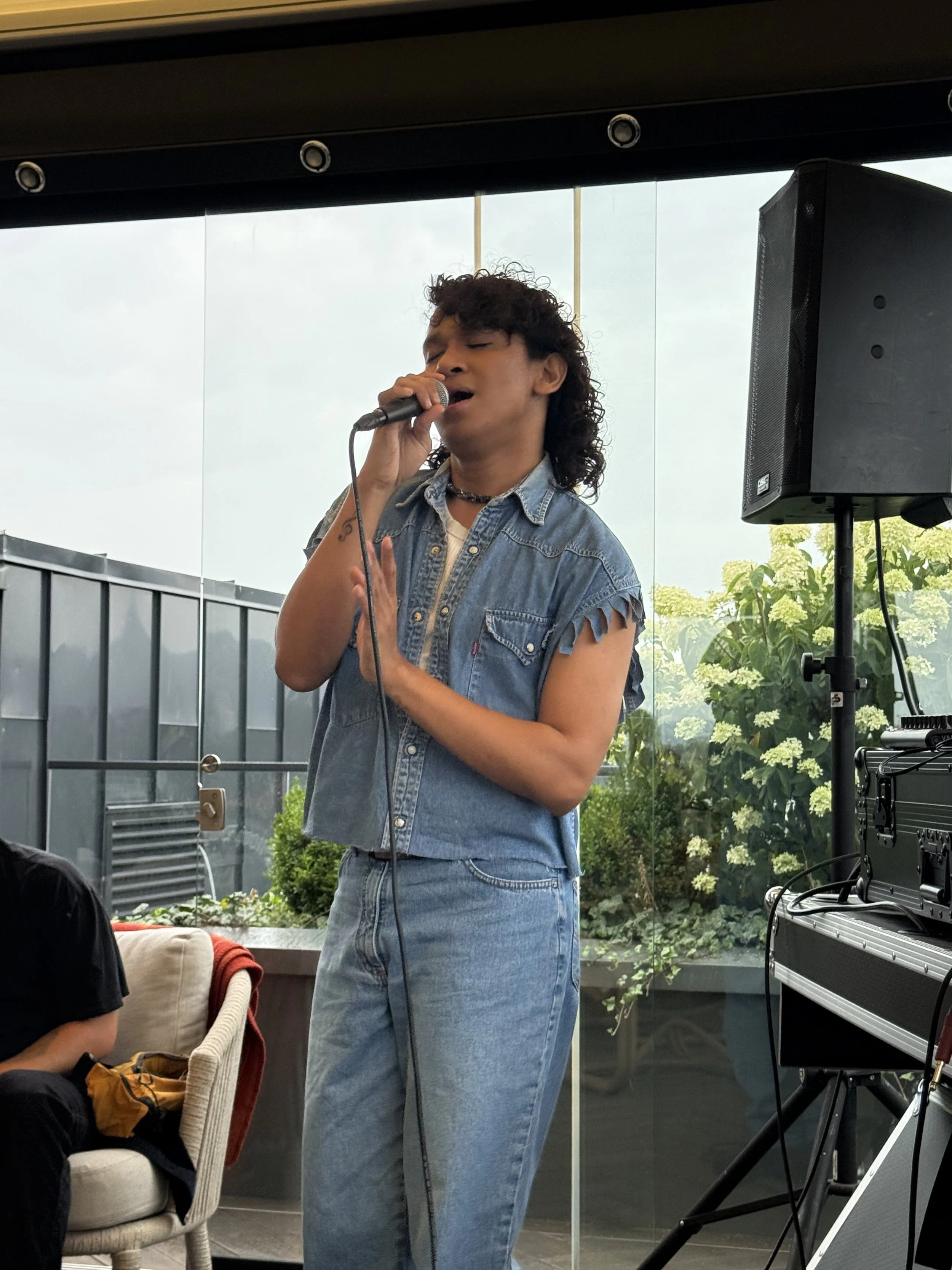“Dangerous Game” og lounge-vibes med Leonardo Amor på The Thief