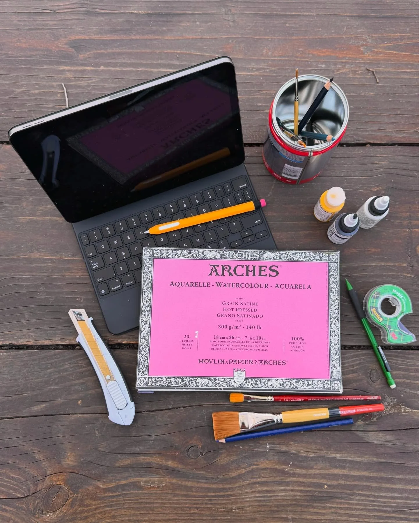 Portable art studio 🚗 I spent several days with my family in San Antonio, and this is all I brought with me. Turns out, it&rsquo;s all I needed to start working on a small series of works on paper. Y&rsquo;all interested in seeing them? It&rsquo;s i