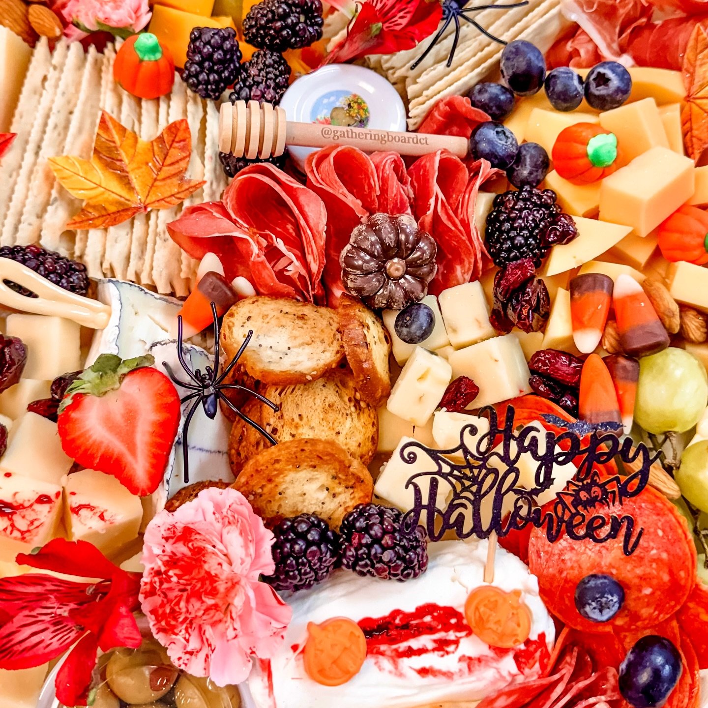 Happy Halloween! 
Our busiest Halloween yet! 👻🎃
So many parties, so many boards, each one packed with fall flavors, festive touches, and a little spooky magic.