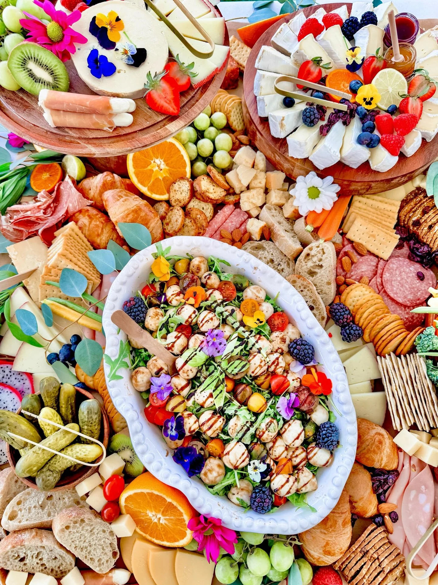 So happy to be back 🤍
A beautiful weekend of brunch and wedding grazing, finished with our signature flat dessert display.

We are fully booked for 2026 and not accepting additional events.
Thank you for the continued love!