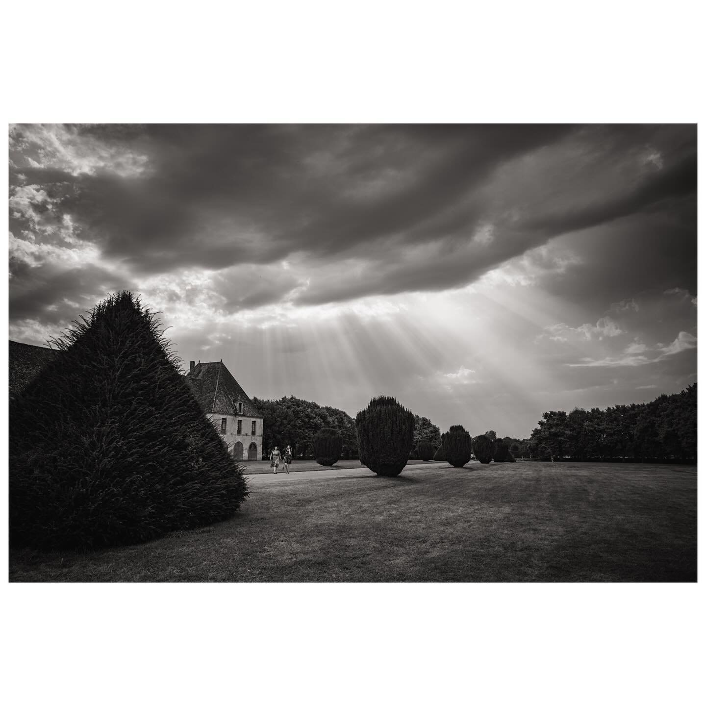 Fanny &amp; Logan, Bourgogne, France 2024
.
.
.
#photographemariagebourgogne #photographemariagefranchecomte #frenchwedding #burgundy #artweddingphotography 
#weddingday #weddinginspiration #instawedding #weddingideas #weddingphoto #weddingphotograph