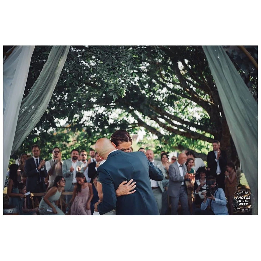 Il y a quelques semaines j'ai eu la joie de d&eacute;couvrir une de mes derni&egrave;res photos de mariage s&eacute;lectionn&eacute;e parmi les &quot;Photos of the Week&quot; chez @fearlessphotographerscom 
Donc au milieu de certains des meilleurs ph