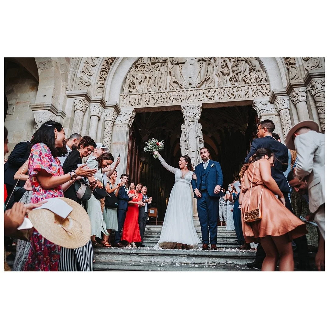 La sortie de l&rsquo;&eacute;glise ou de la mairie&hellip;
C&rsquo;est un moment cl&eacute; de la journ&eacute;e, rempli d&rsquo;&eacute;motion et d&rsquo;&eacute;nergie.

Pour les photographes, c&rsquo;est aussi l&rsquo;un des instants les plus exig
