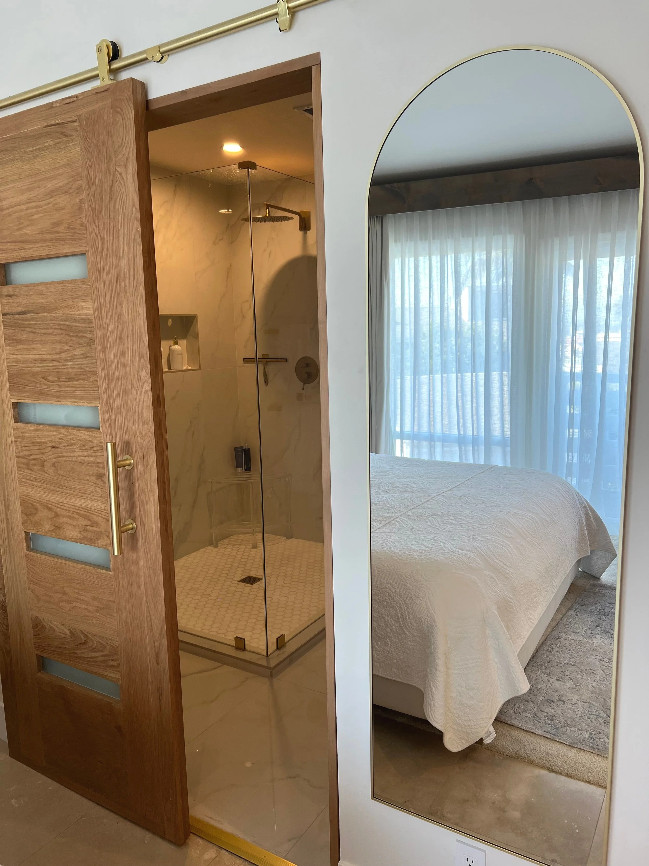 AFTER MASTER BATH ENTRY