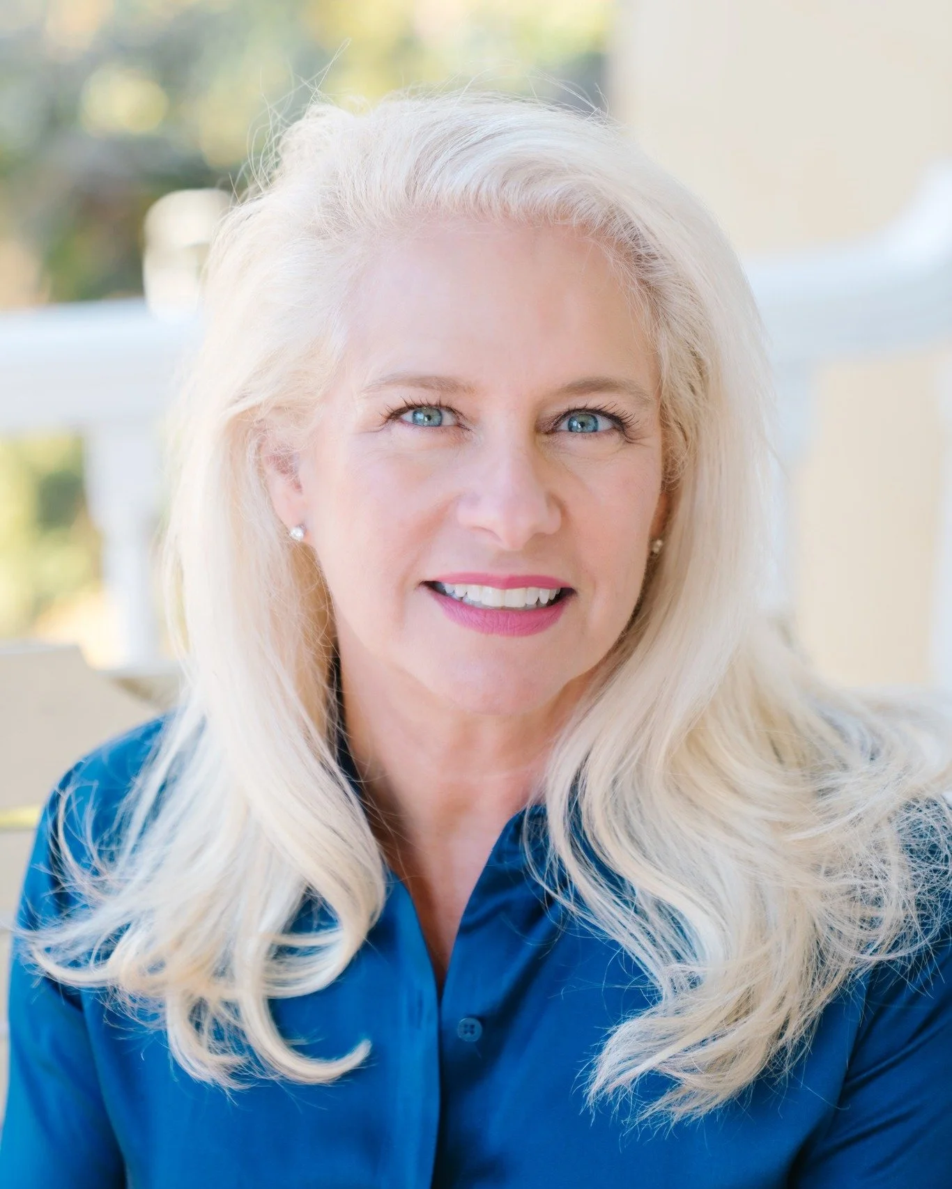 Looking for the perfect fall getaway? 🍂🚙

Book a relaxing stay at Isabella Bed &amp; Breakfast in the heart of Port Gibson. 🏡🫖 

Think cozy mornings, porch swings, breakfast she doesn&rsquo;t have to cook, and a space that feels like a warm hug. 