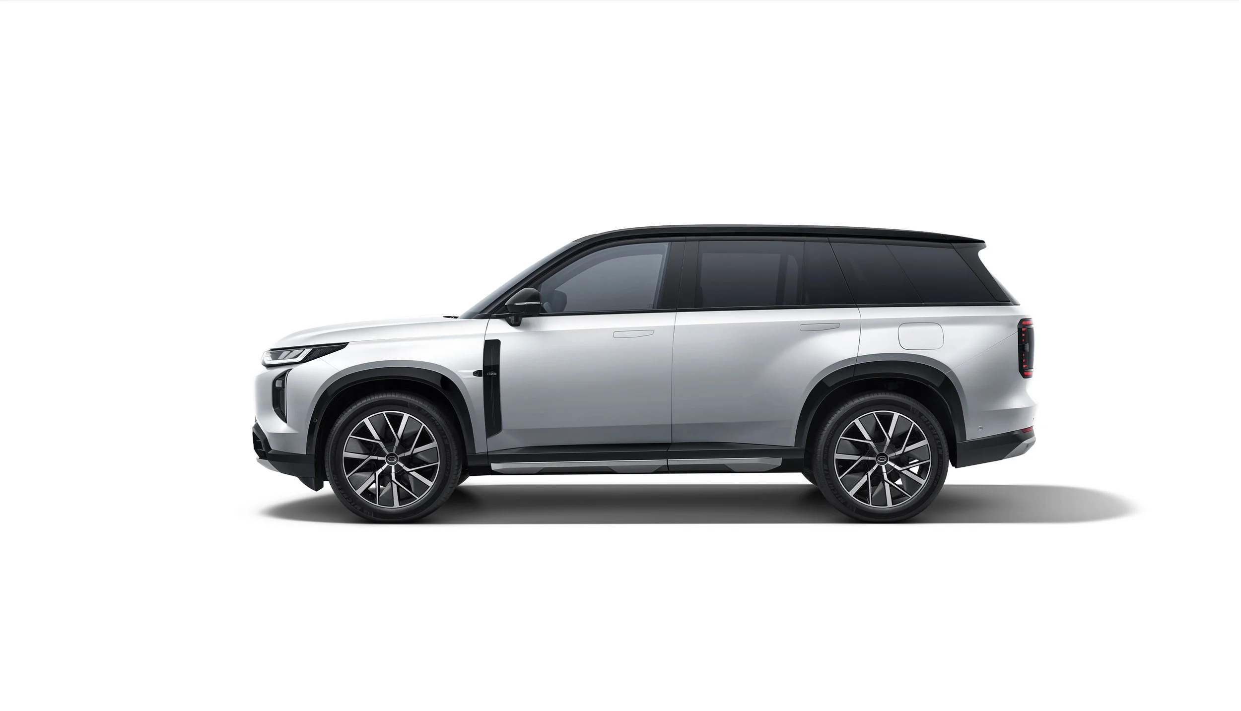CAR SIDE IMAGE BALCK & WHITE.jpg