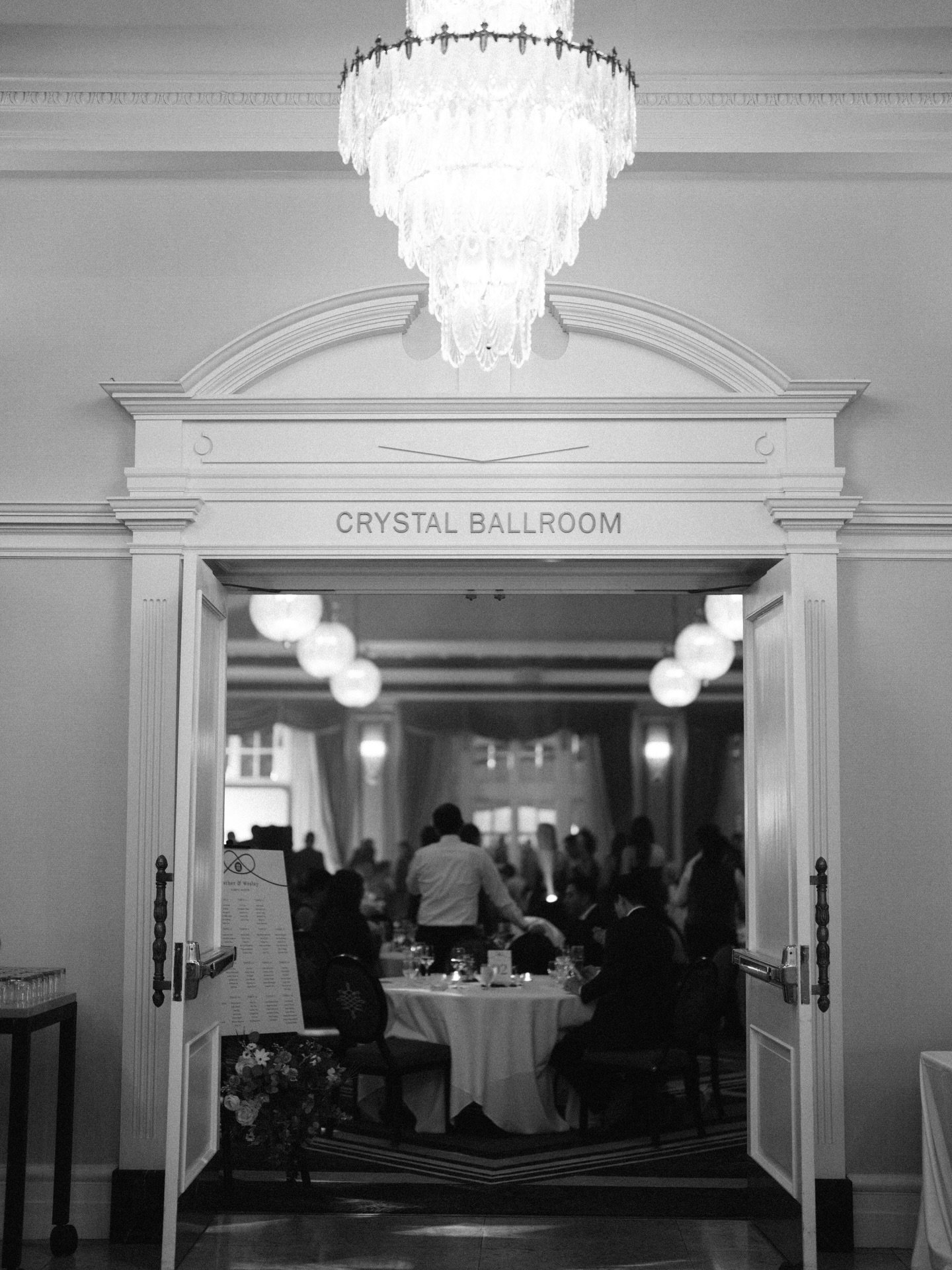 E&amp;W's wedding at @fairmontempress 

Photographer @winniflickphotography&nbsp;
Decor/Design @designerweddingsvictoria&nbsp;
Florist @jenningsflorists&nbsp;
Hair &amp; Makeup:&nbsp;Yina Zhao&nbsp;
Vendor, Bar, and Caterer @fairmontempress&nbsp;
AV 