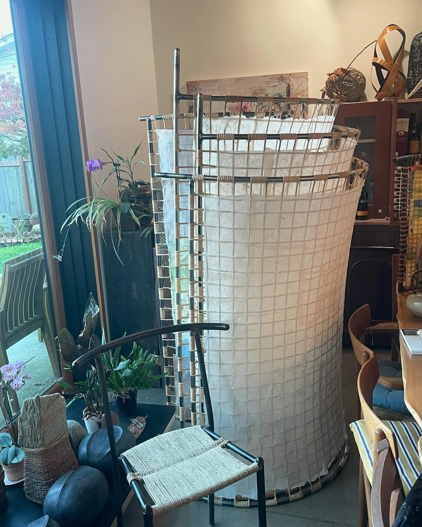 Shoji screens filled in with a more traditional monochromatic mulberry paper.
#japanesque #roomdivider#steelfurniture #steelframe 
#interiordesign 
#fiberart 
#
