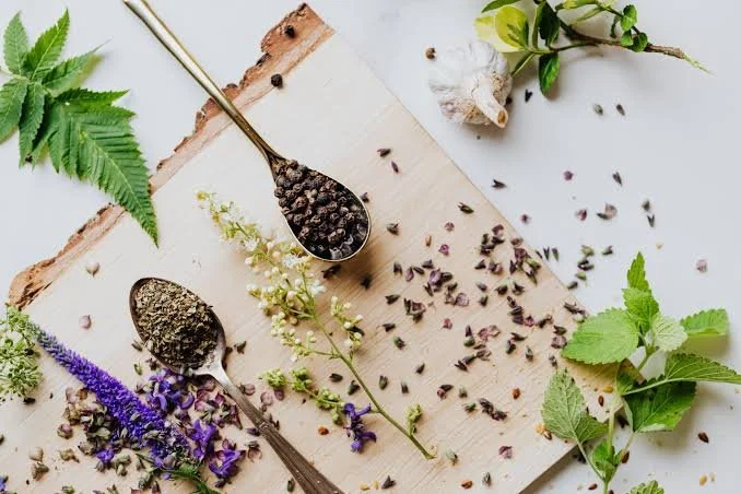 Organic vs. conventional herbs: why it matters for hormones
