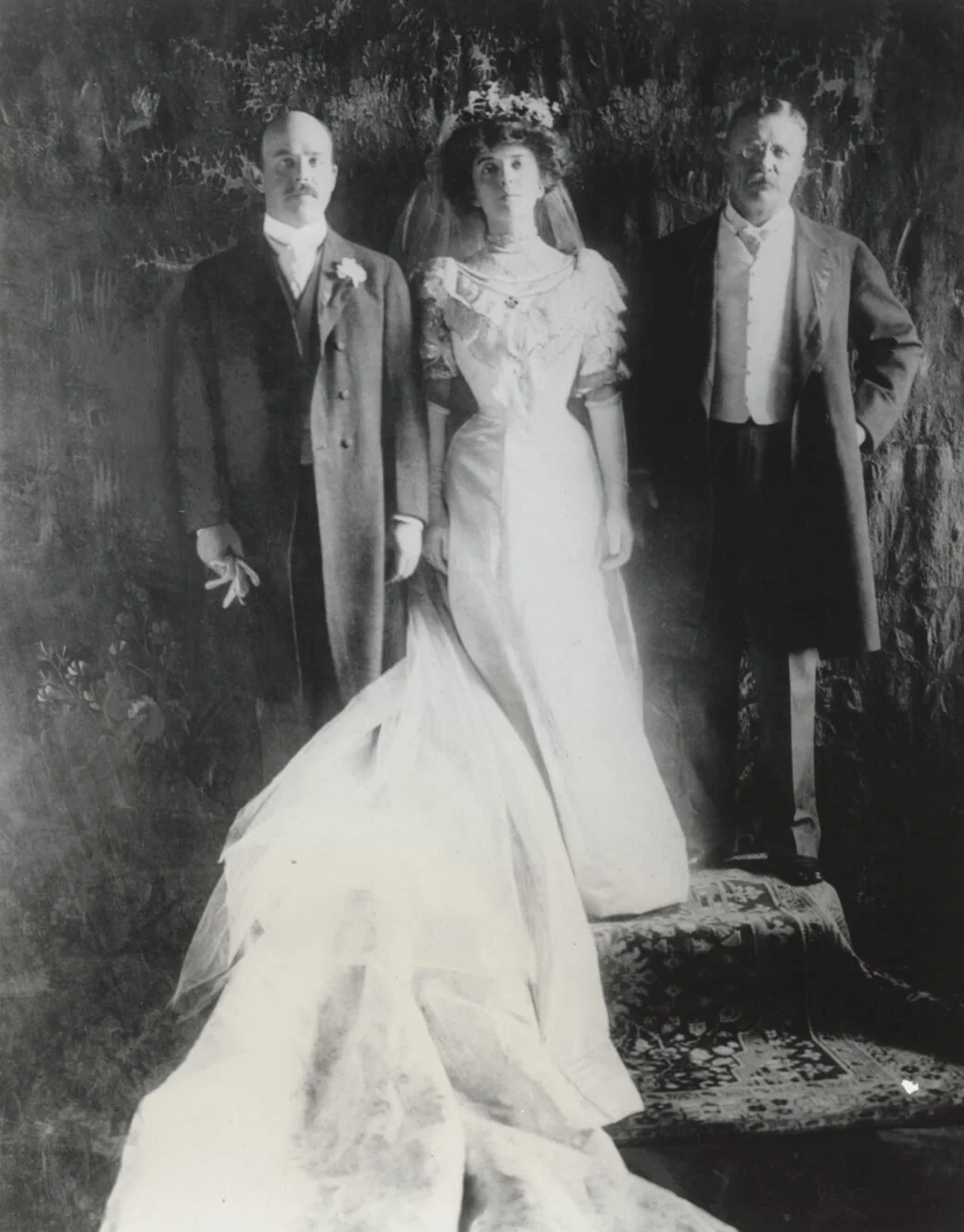 Alice Roosevelt stands next to her husband, Nicholas Longworth (left) and her father, President Theodore Roosevelt (right), on February 17, 1906, the day of their wedding at the White House.