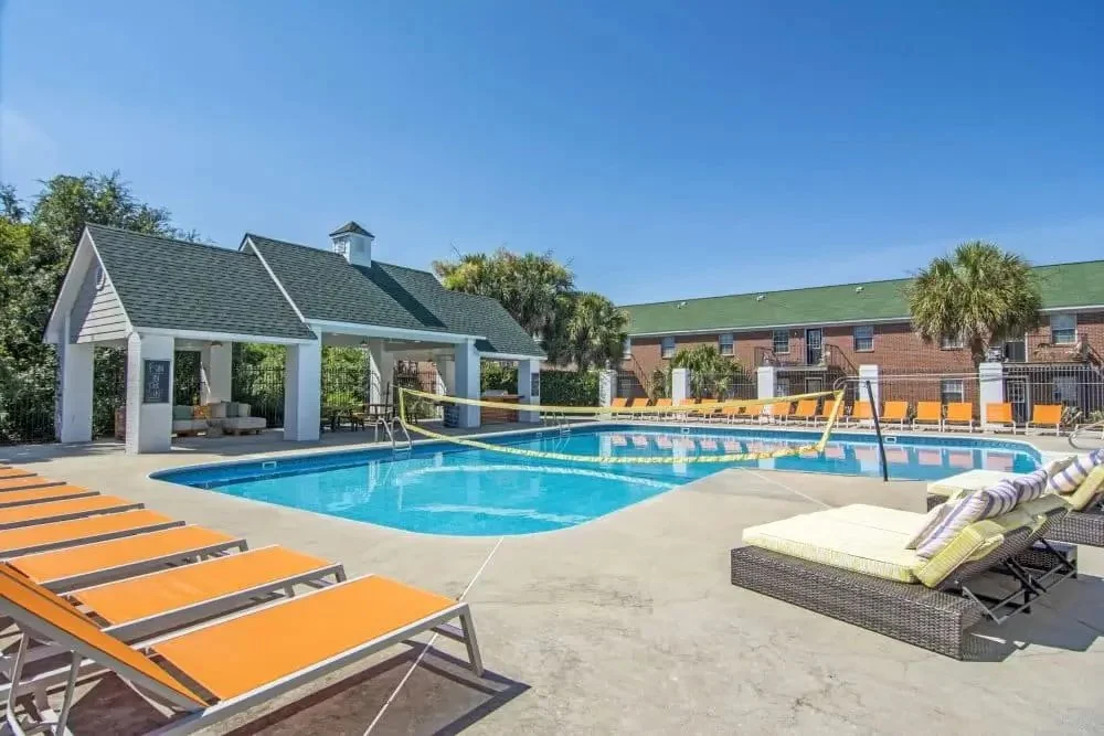 The-Vine-at-Bermuda-Run-Apartments-Near-Georgia-Southern-University-Pool-1000x667.jpeg