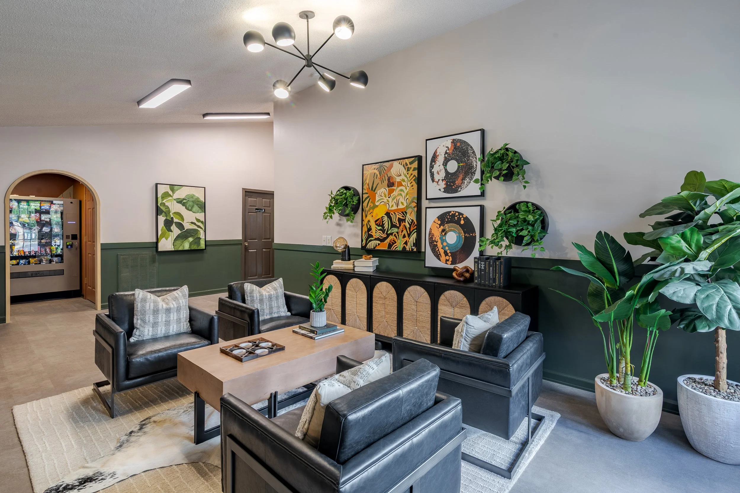 Resident-Clubhouse-Lounge-with-Vending-The-Vine-at-Bermuda-Run-Apartments-Near-GSU.jpg