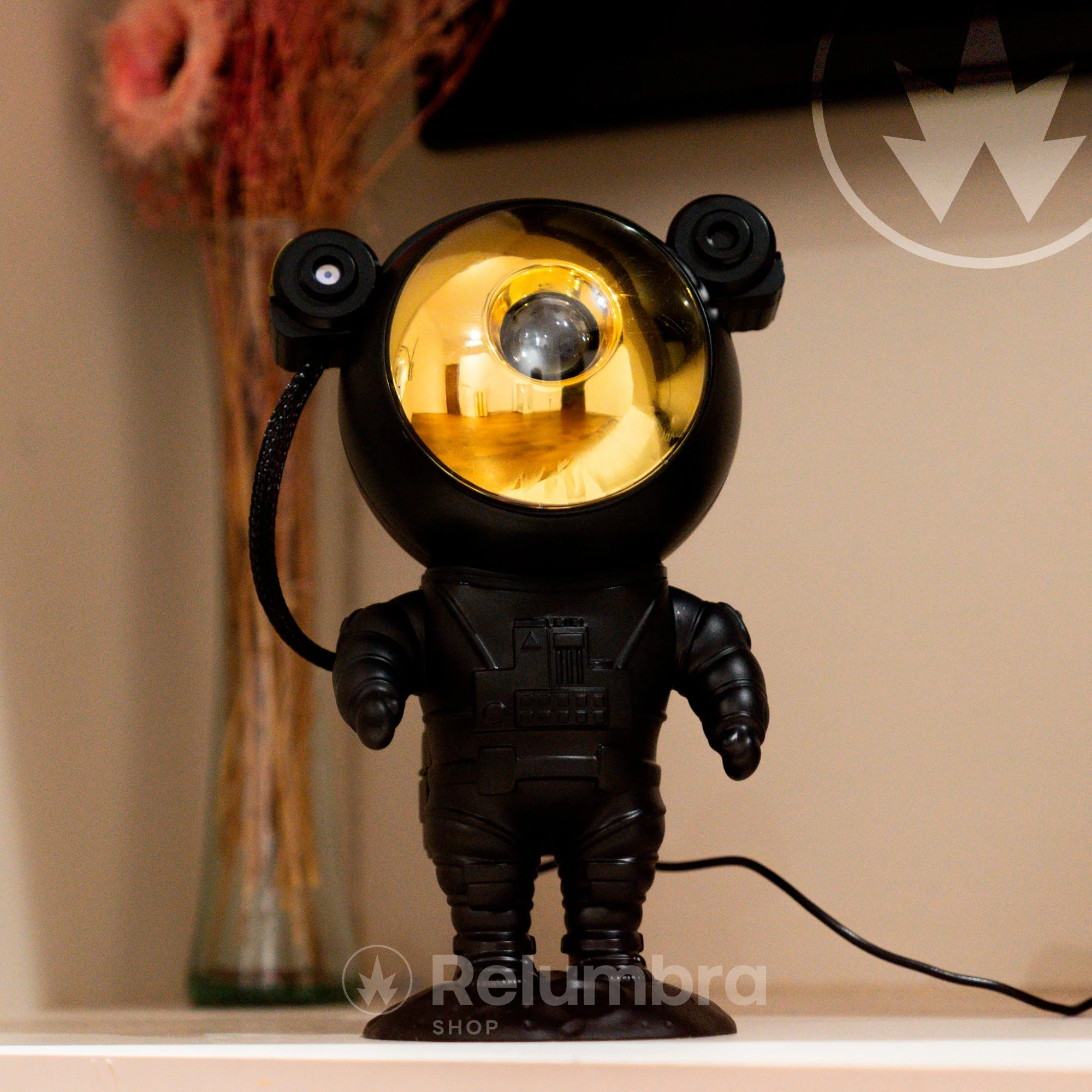 AstronautaL-M-RelumbraShop.jpg