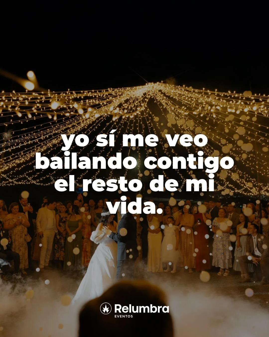 Si al ver esto pensaste en alguien&hellip; tagu&eacute;alo o comparte y reciban un 10% en las luces de su boda*. 🤍
🪩 Seguro hay un &ldquo;si acepto&rdquo; y una fiesta epica pendiente.

*Descuento solo para nuevas contrataciones. No aplica con otra
