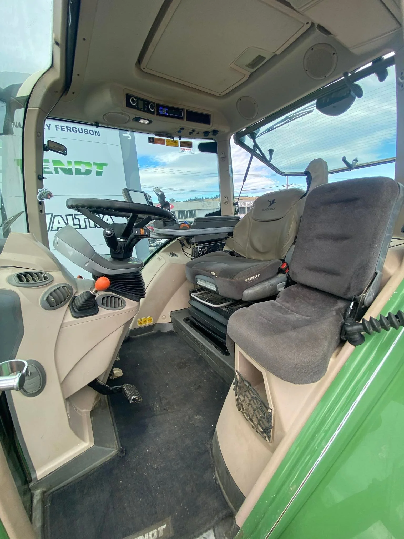 M30244MOS Fendt 718 3.jpg