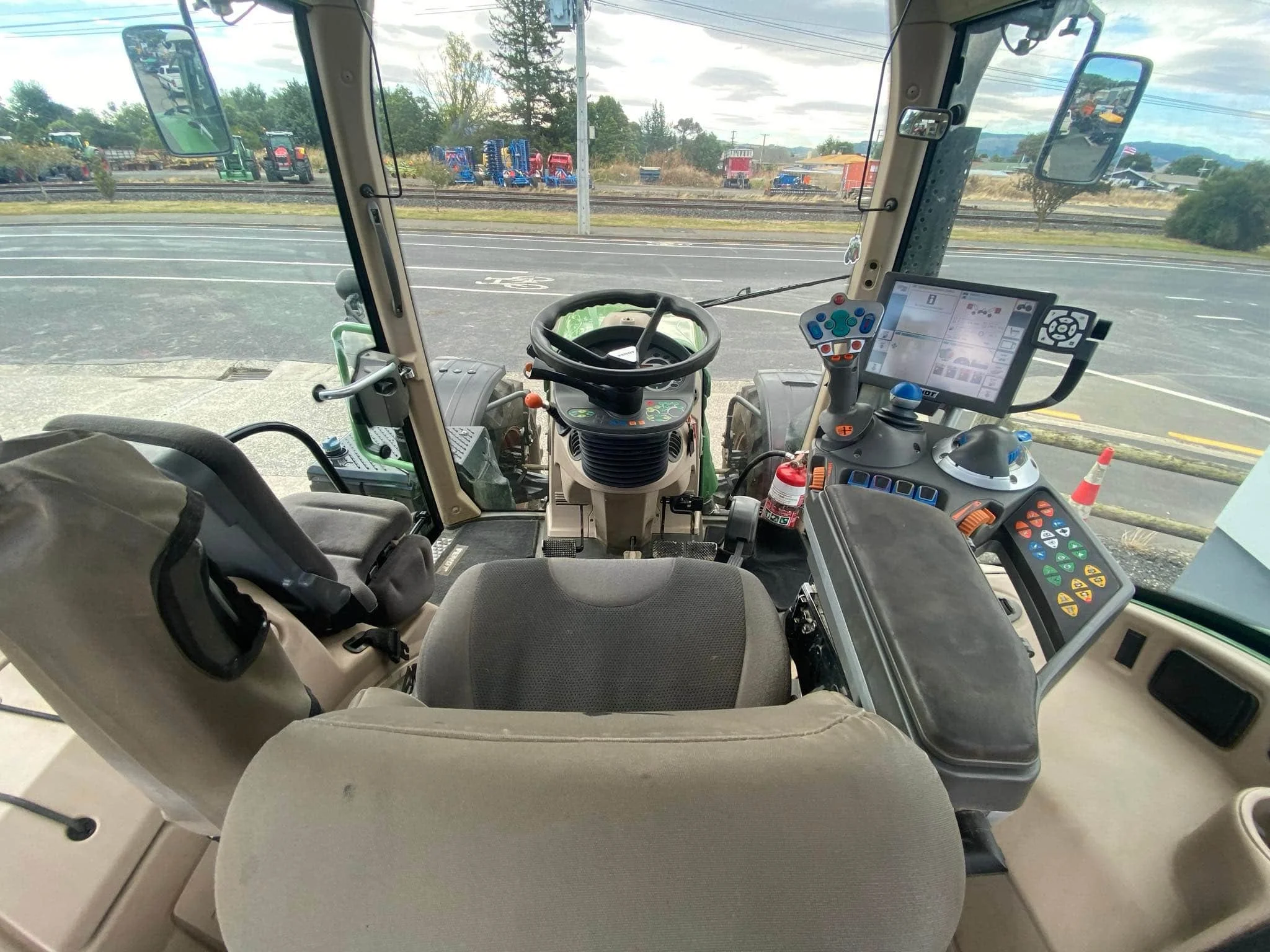 M30244MOS Fendt 718 6.jpg