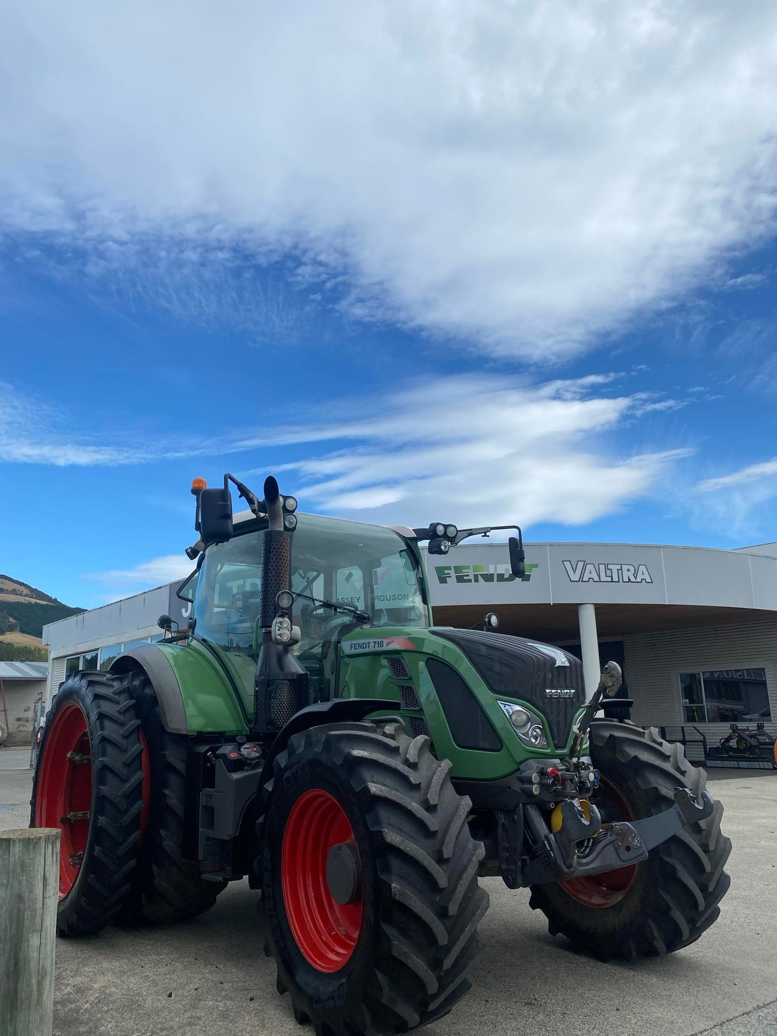 M30244MOS Fendt 718 4.jpg