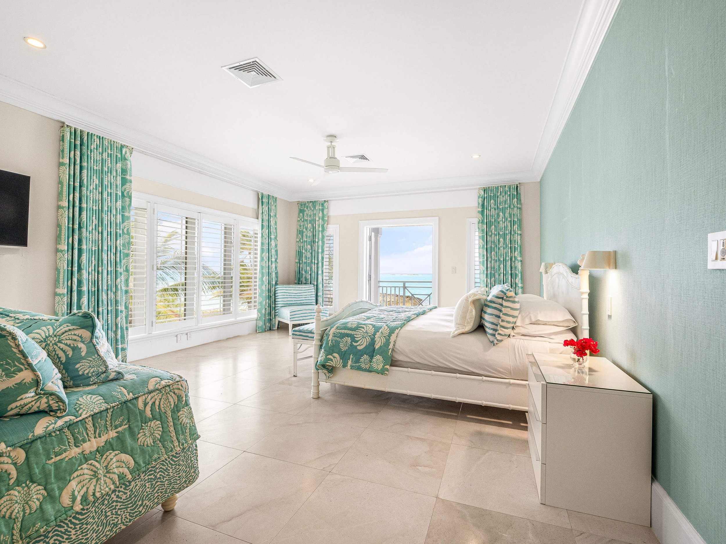 Bedroom 2, King size bed, private bathroom