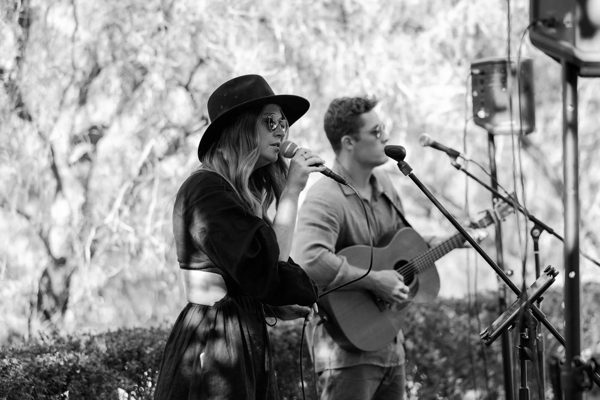 Woodfolk acoustic duo performing at Adelaide Hills vineyard wedding