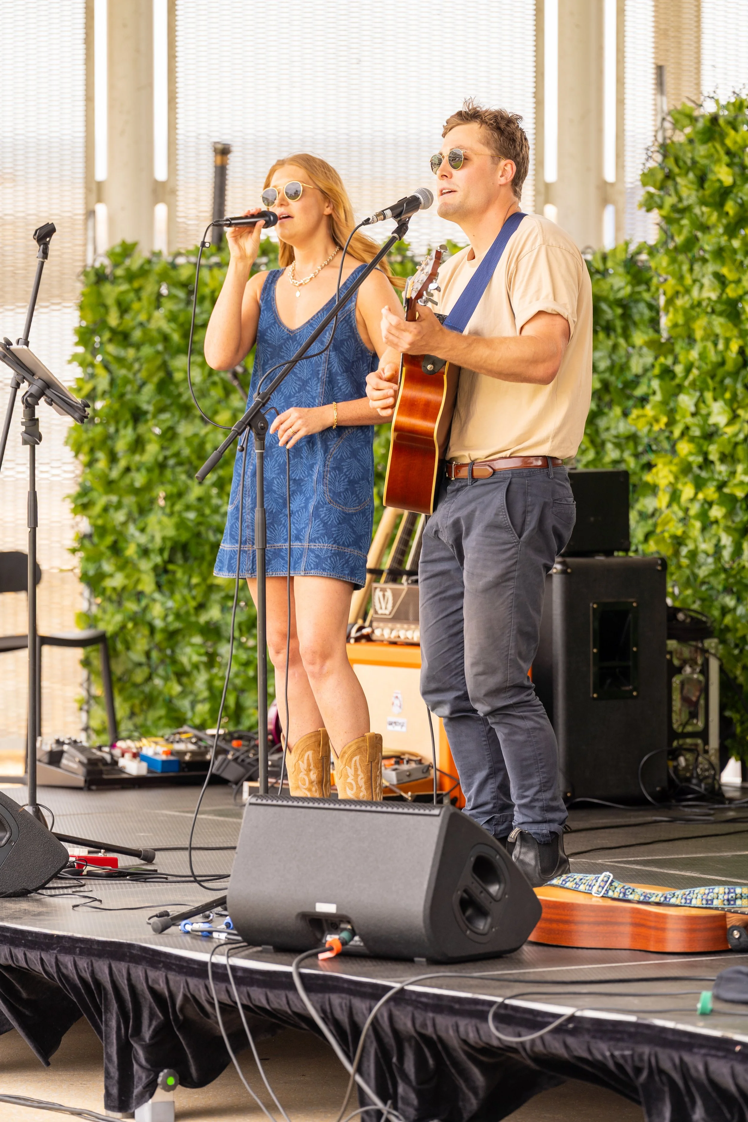 Woodfolk live acoustic duo play Food and Wine festival Christies