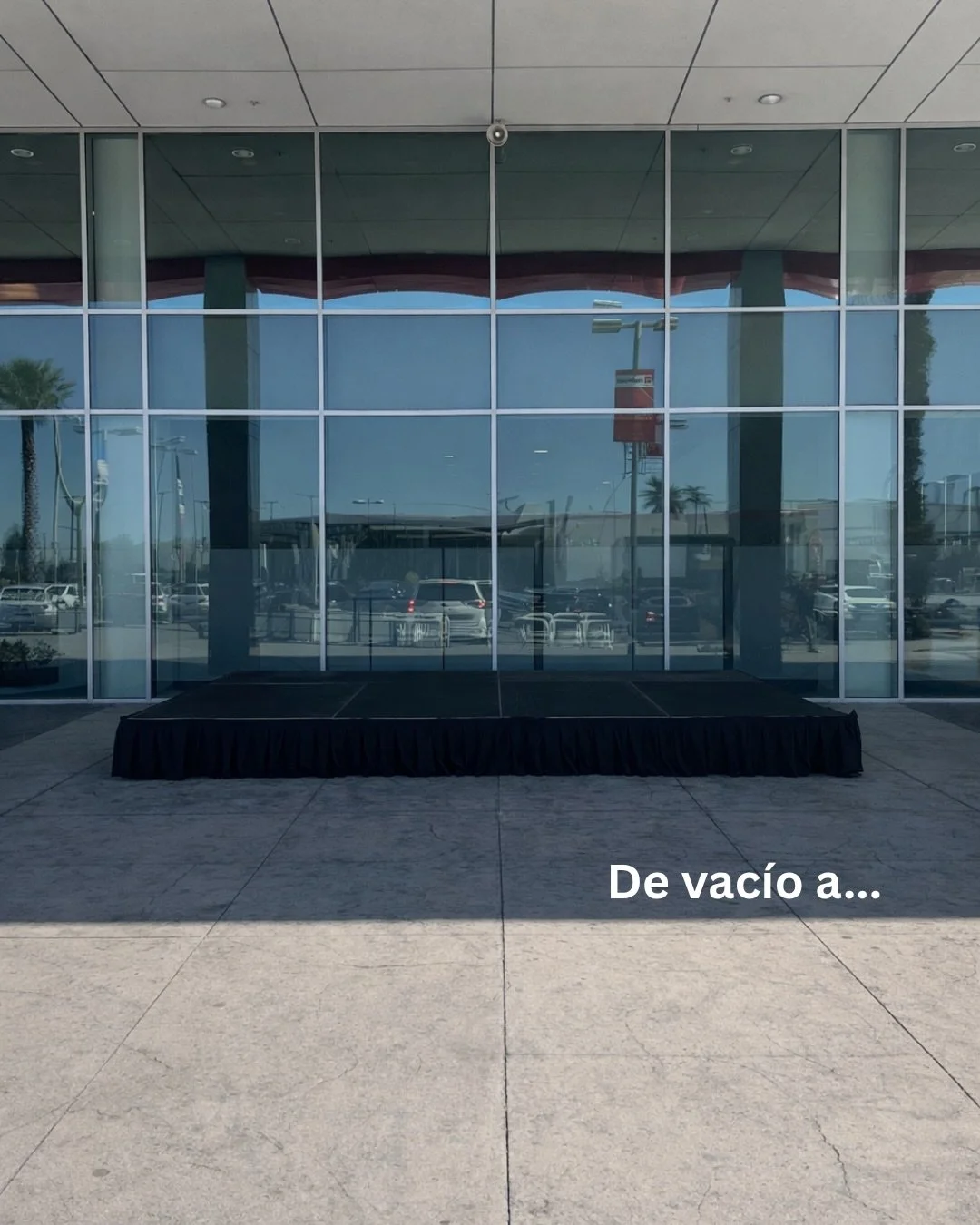 Hay lugares que parecen simples&hellip; hasta que los transformas por completo.

En Equinox Party Events convertimos espacios vac&iacute;os en experiencias que tus invitados no olvidan 🤍

Desde mesas, sillas y linens&hellip; hasta decoraci&oacute;n 