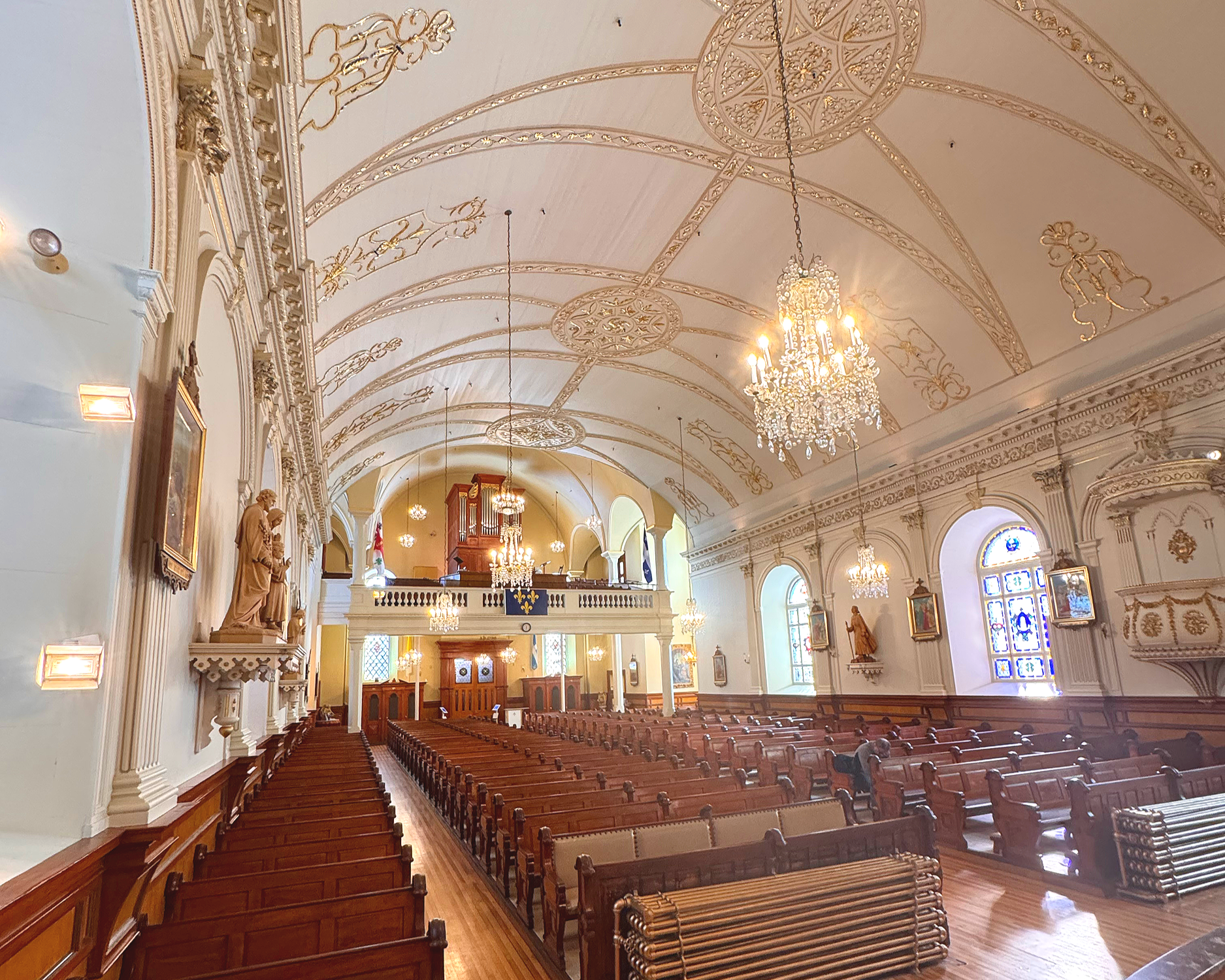 Entre 400-500 places