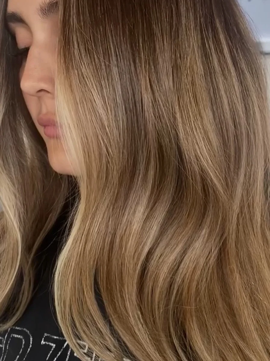 Fall tones = lower maintenance. 🍂

Blending in cozy, lived-in shades makes your grow-out softer and your color routine easier through the holiday season. ☕️