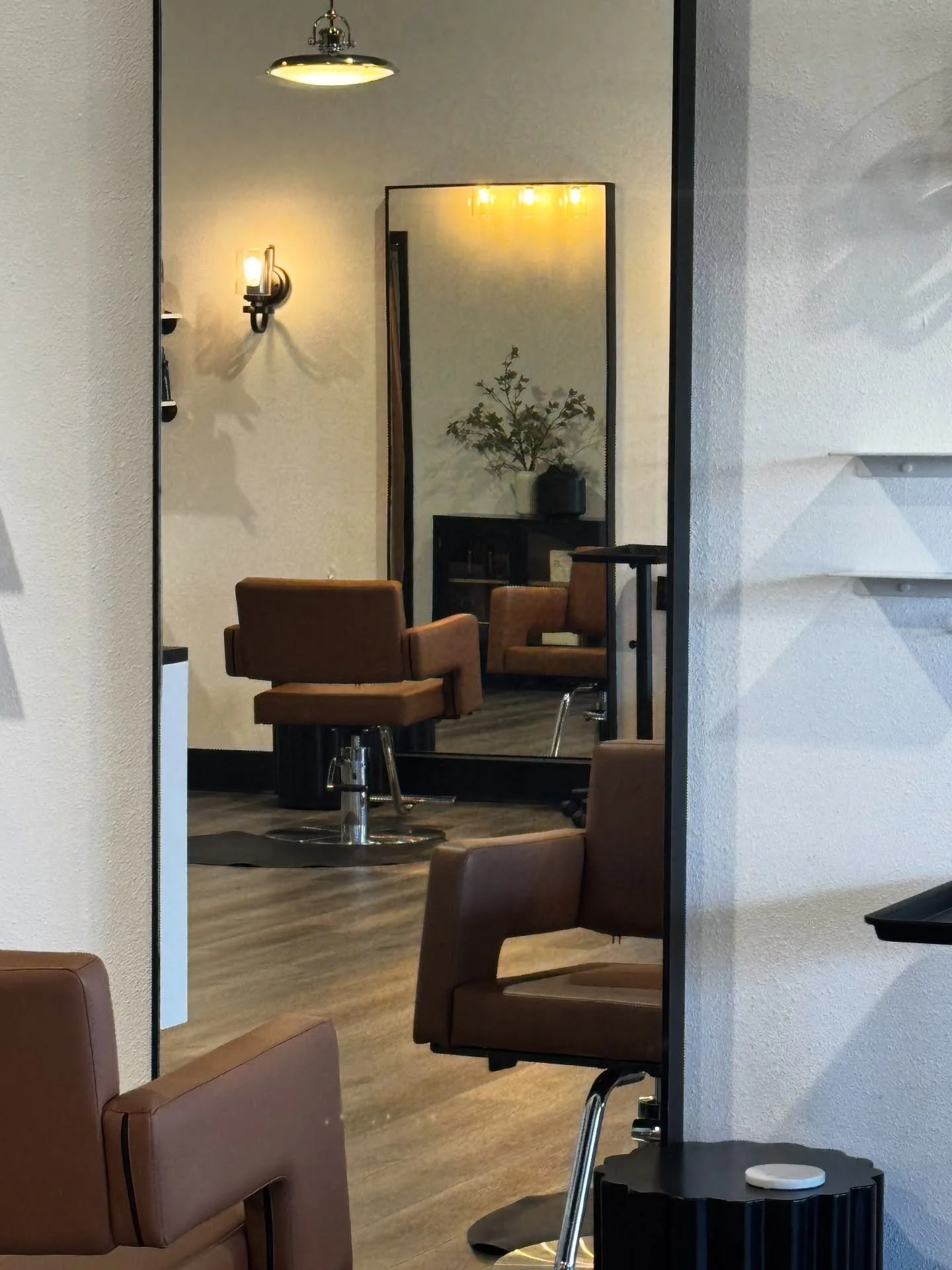 Ready to elevate your chair rental experience? 
At Adorn Collective, we’ve created a space that’s more than just beautiful, it’s built for stylists who value freedom and luxury.
Chair rental options:
💫 Part time (3 days/week) &nd
