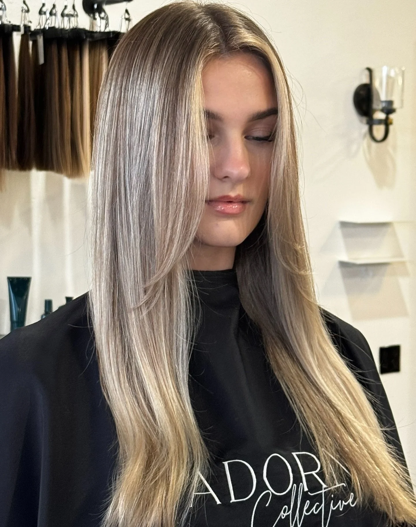 Blonde goals by Leanna ✨
Soft, bright, and blended to perfection.
Even better news? Her books are officially OPEN, and she&rsquo;ll be taking clients on Tuesdays starting in the new year 🤍
Snag your spot early these won&rsquo;t last