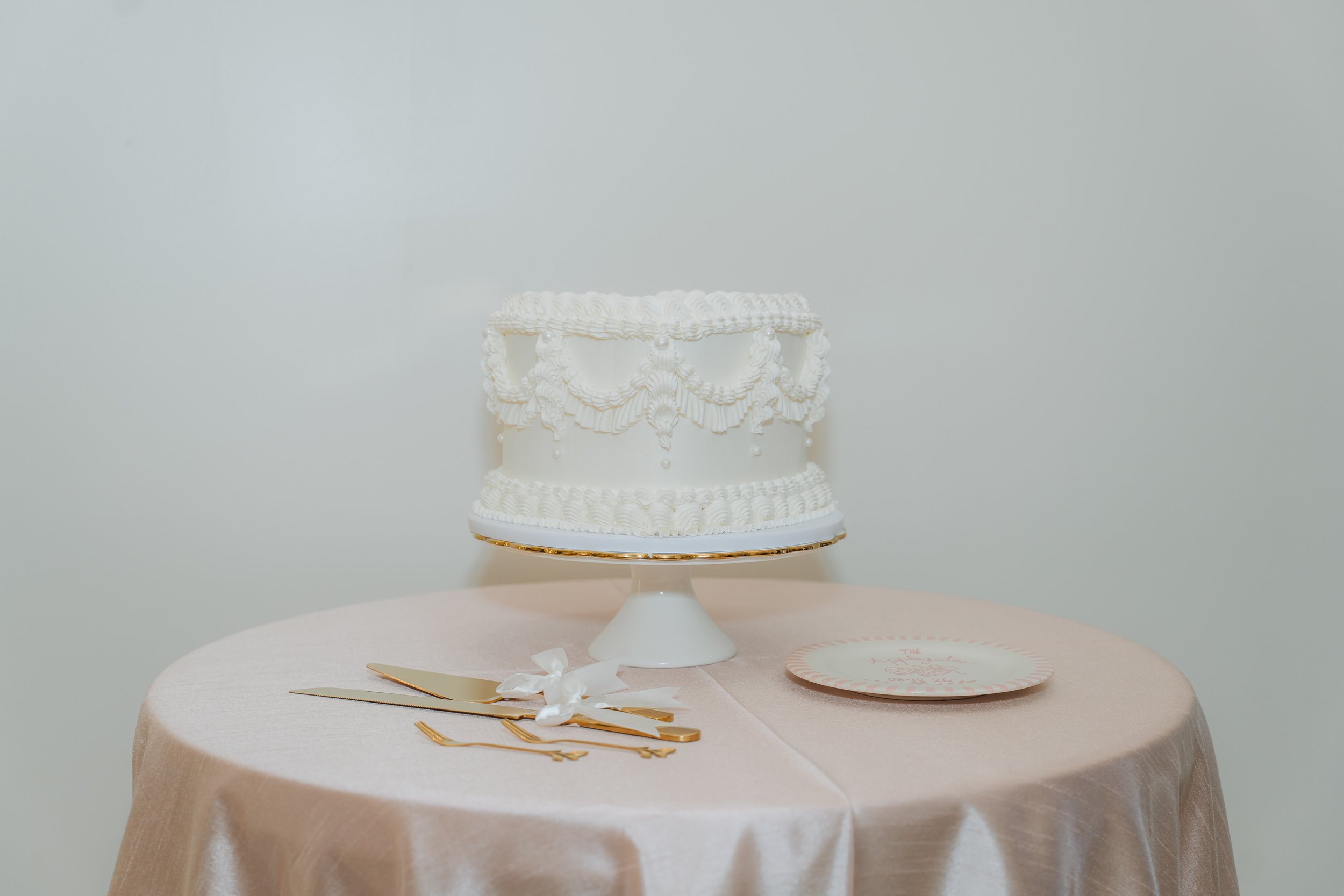 Porcelain Gold Bow Cake Stand