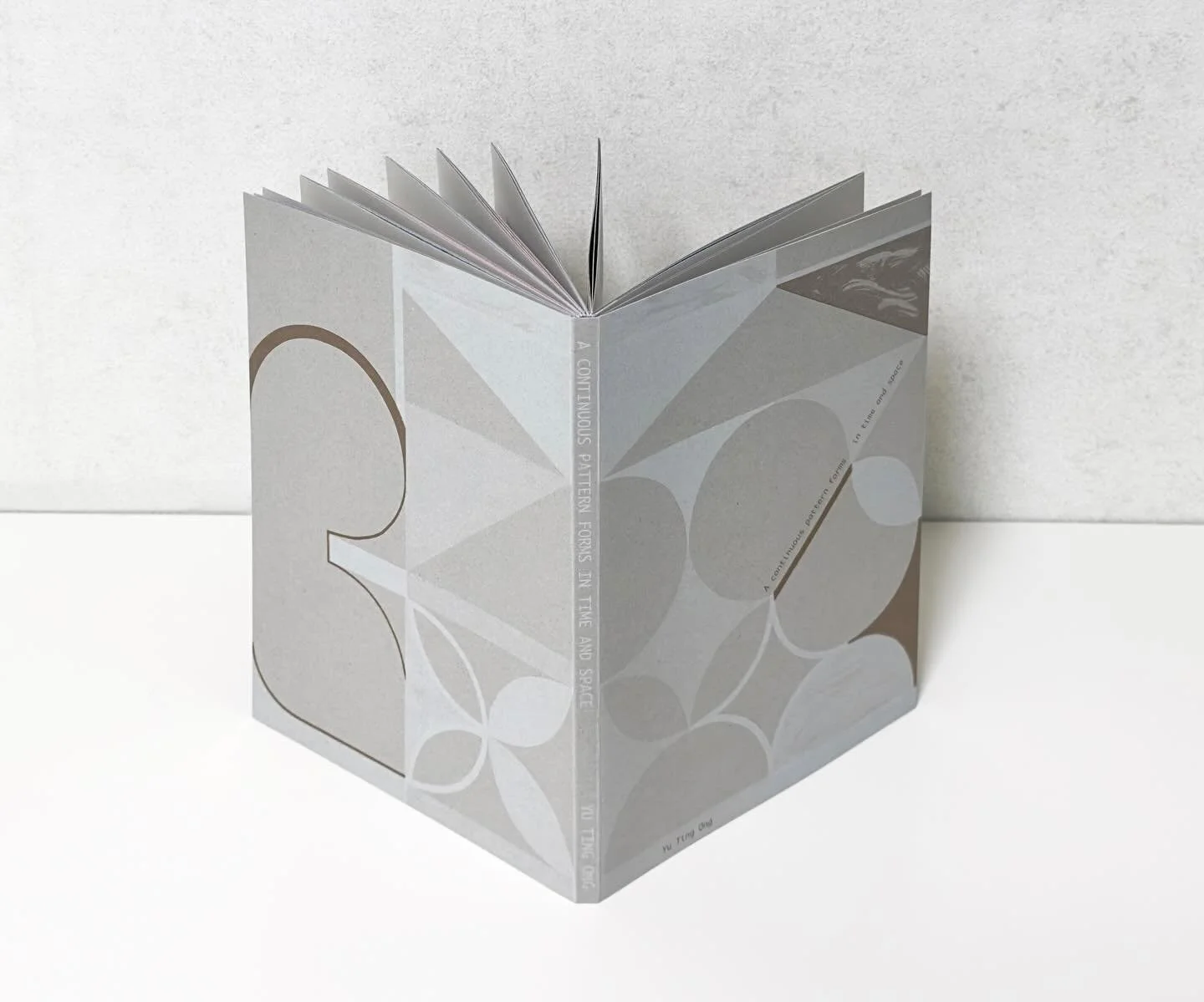 Cover: Gold and white 
.
.
.
A continuous pattern forms in time and space, 2025. 
.
.
.
#risography #risoart #RISO #lyricessay #prosepoetry #artistbook #bookform #accordionbook #risobooks #publishing #contemporaryart #abstractart #contemporaryprintma