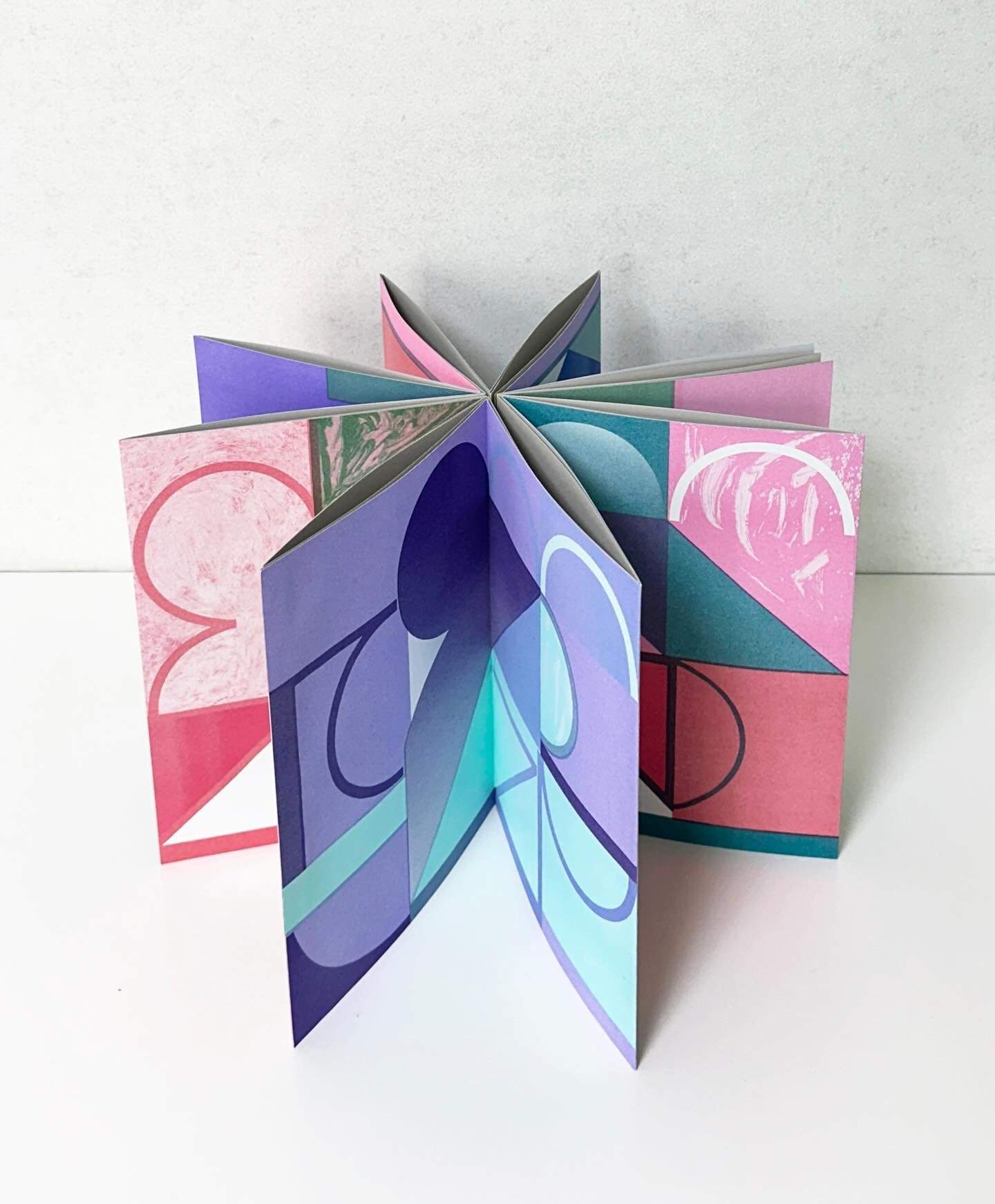 Concertina pages arranged in a carousel book form
.
.
.
#acontinuouspattern #artistbook #bookform #accordionbook #carouselbook #concertinabook #geometrybook #geometryart #geometrypatterns #handboundbooks #bookbinding #bookarts #bookstructure #360book