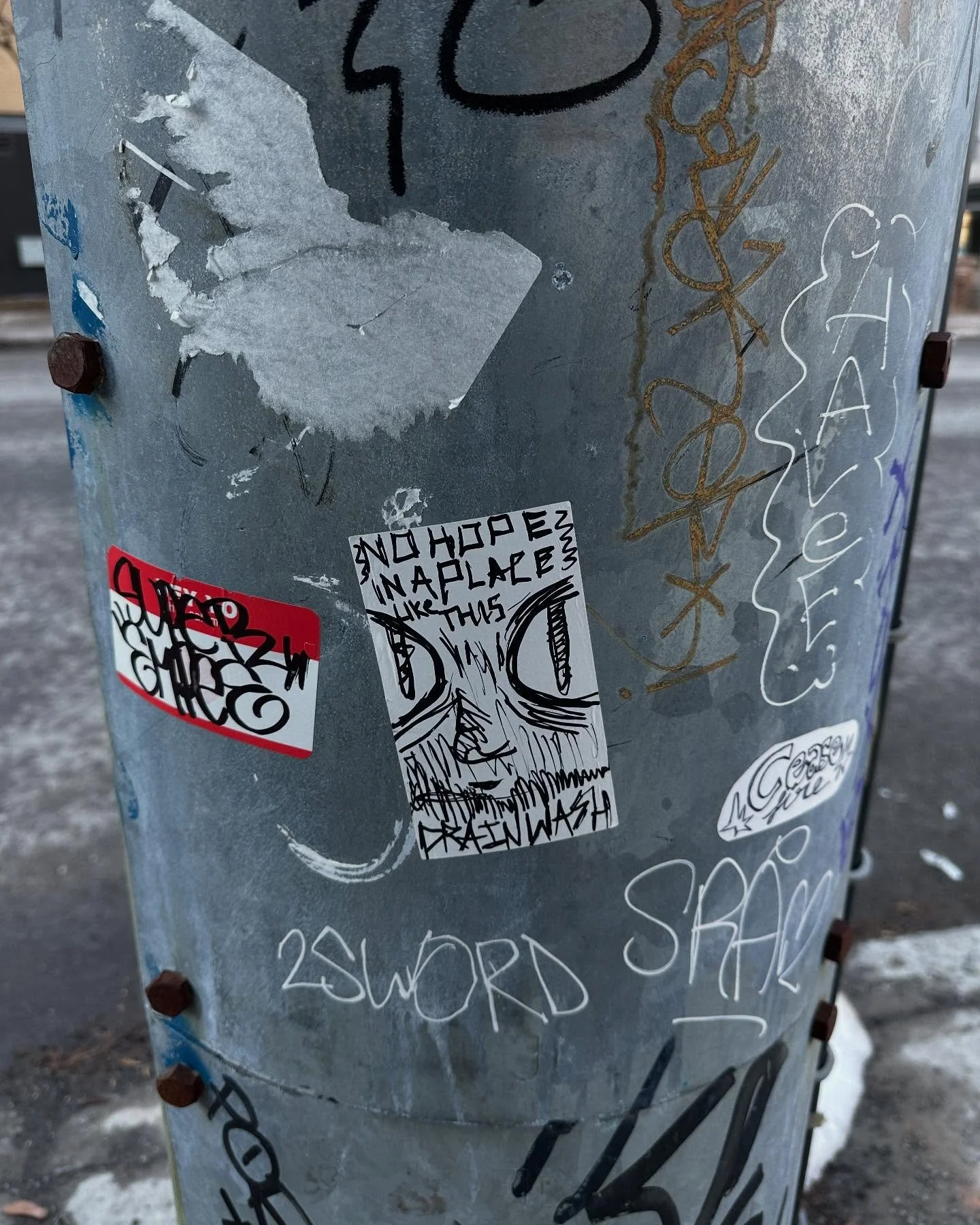 @trp613 @rawcultdnf @urbanninjasquadron 

#stickerslap #streetart