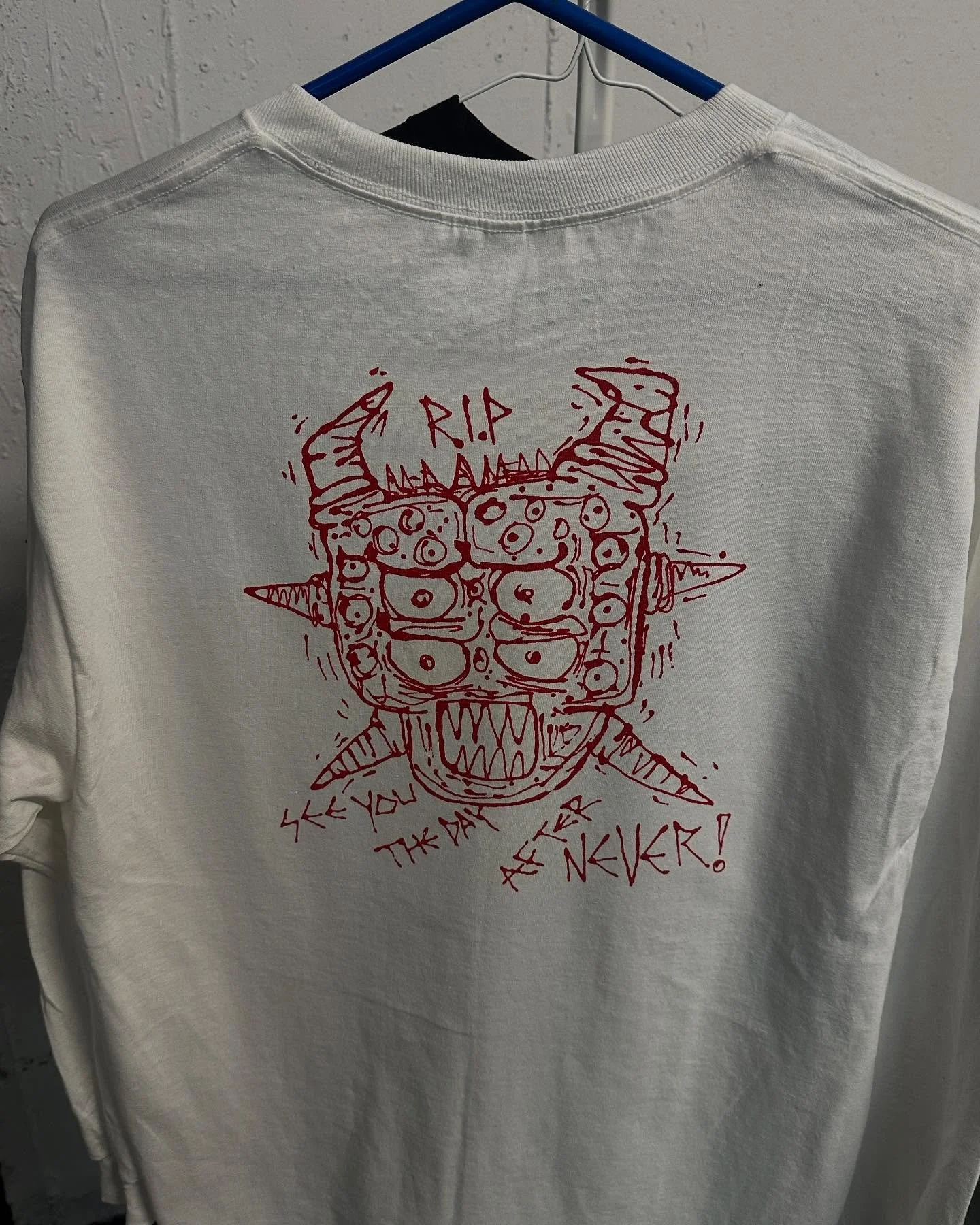 2 of 2 shirts in stock @galerie_usine106u 

American Apparel: white long sleeve available in large.

All shirts have original artwork. (1 of 1) 🧜

Comes with a handmade sticker ❤️

Location:
160 Rue Roy E, Montr&eacute;al, QC H2W 

#diypunkshirt #pu
